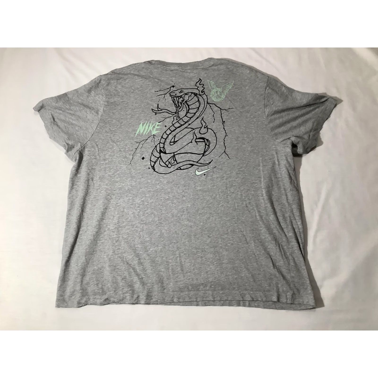 Nike Nike Shirt Mens 2XL Gray Dri-FIT Snake Graphic Swoosh Basketball Logo Tee Size US XXL / EU 58 / 5 - 4 Thumbnail