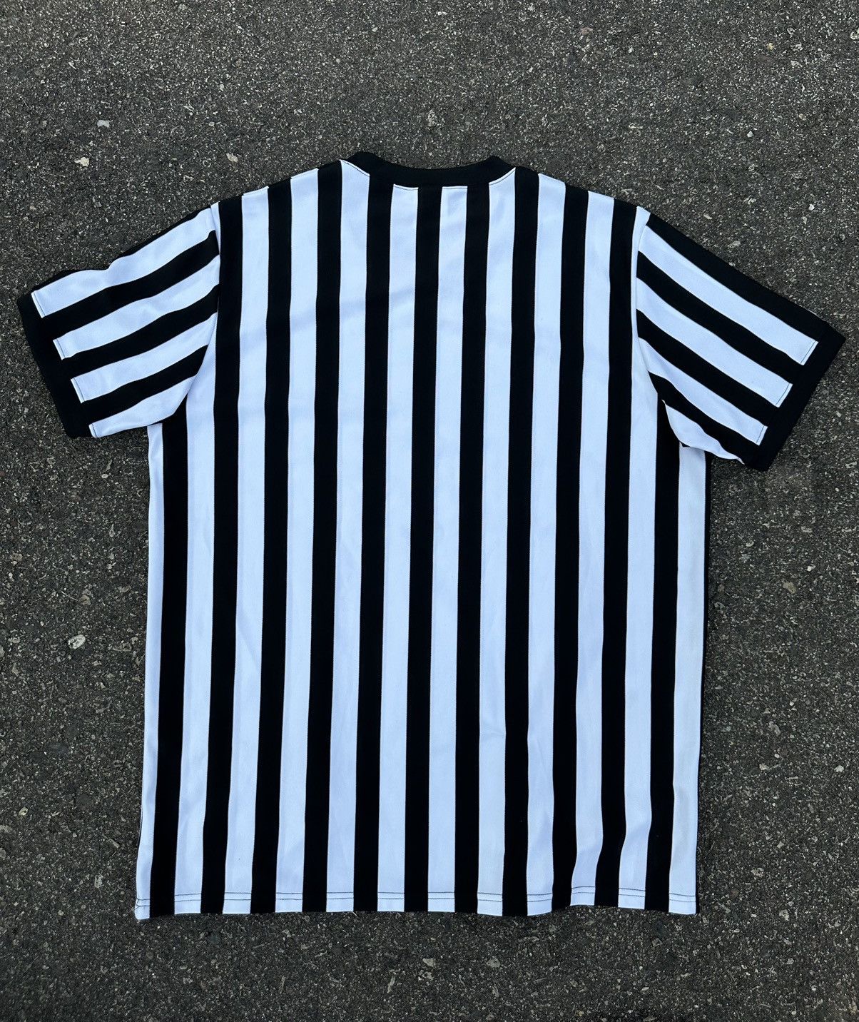 Other Black/White stripped soccer jersey Size US L / EU 52-54 / 3 - 2 Thumbnail