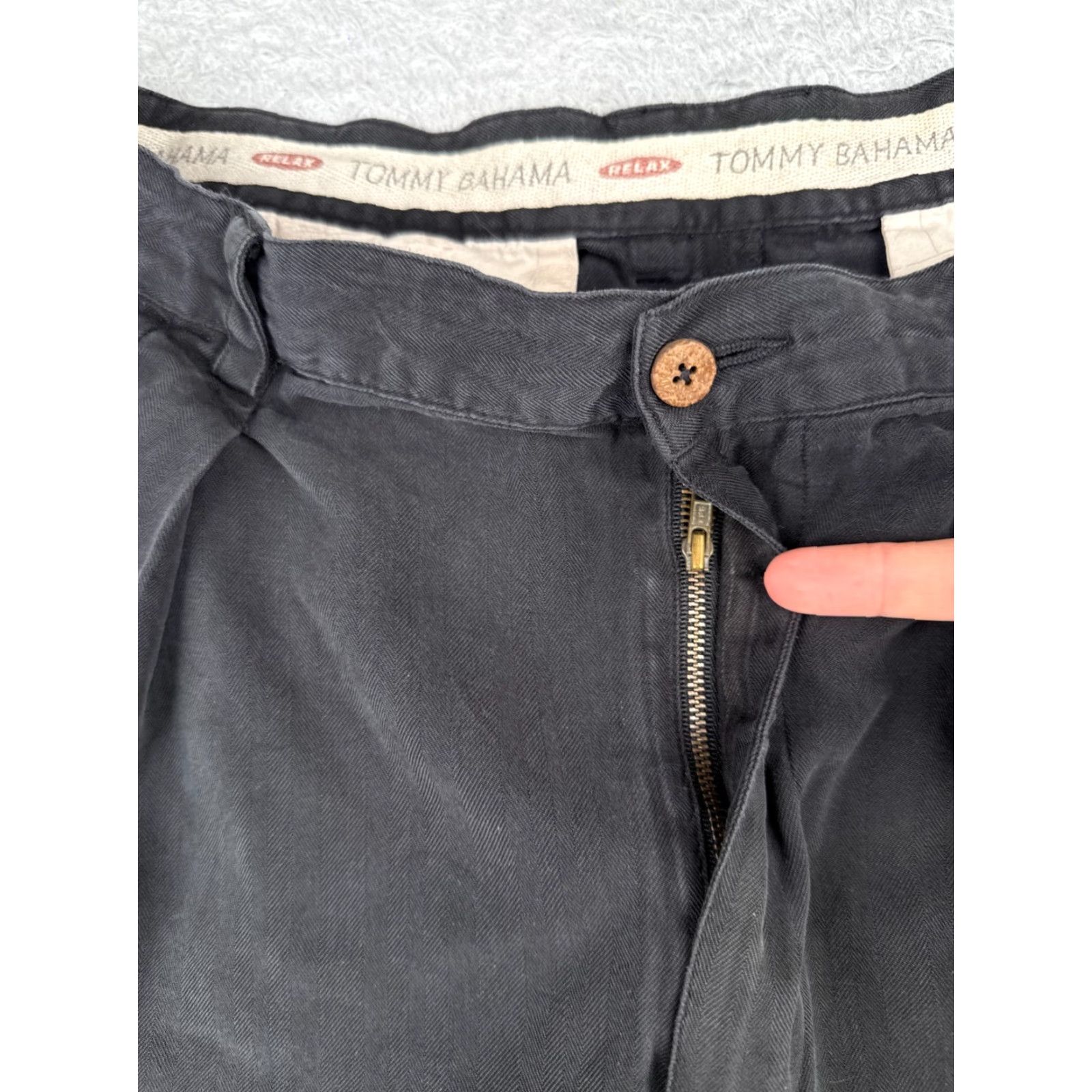 Tommy Bahama Tommy Bahama Shorts Men 36 Black Bermuda Pleated 100% Silk Beach Vacation 36x9 Size US 36 / EU 52 - 6 Thumbnail