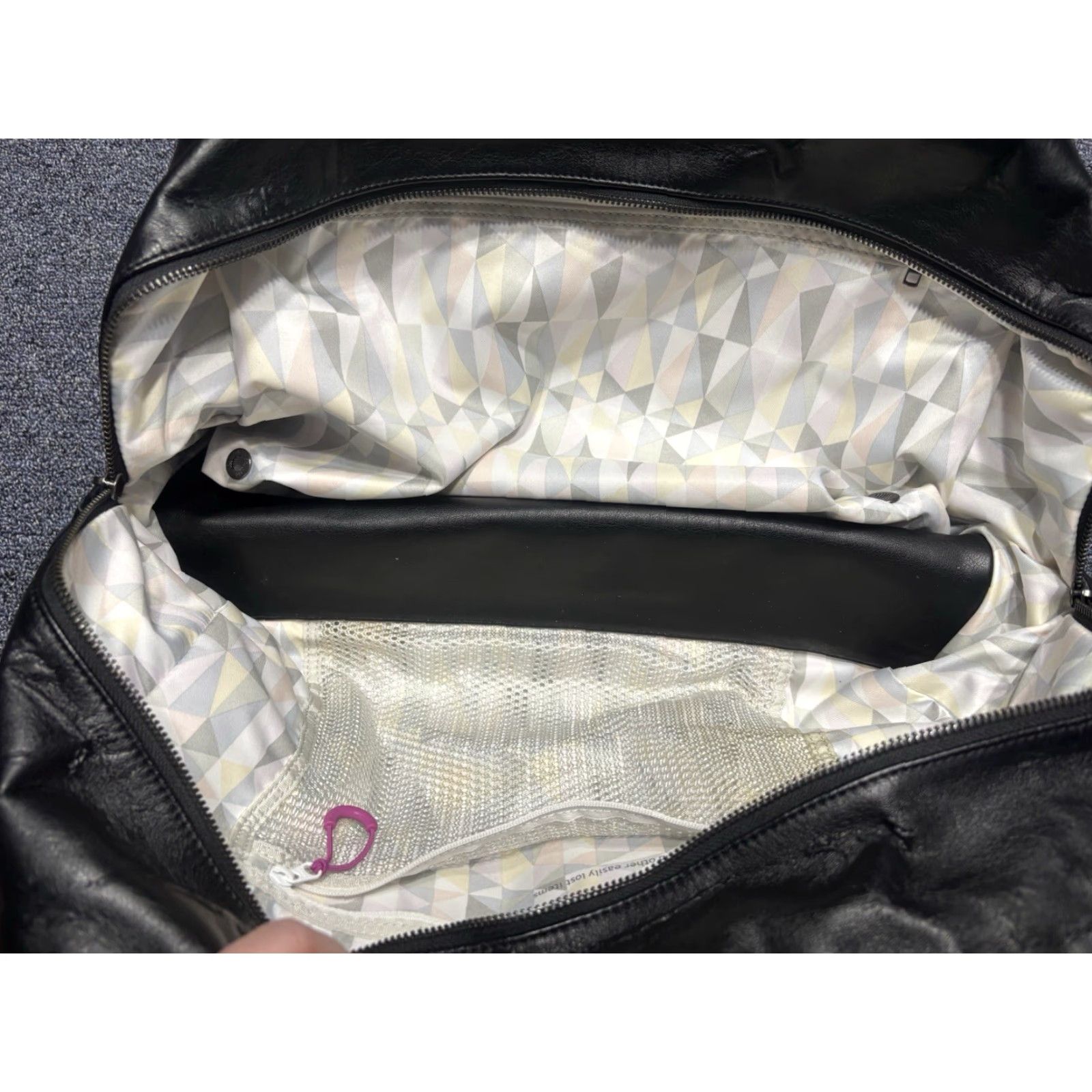 Lululemon Lululemon Sweat Tote Bag Medium Black Womens Laptop Sleeve Zip Travel Gym Overnight Bag Size ONE SIZE - 4 Thumbnail