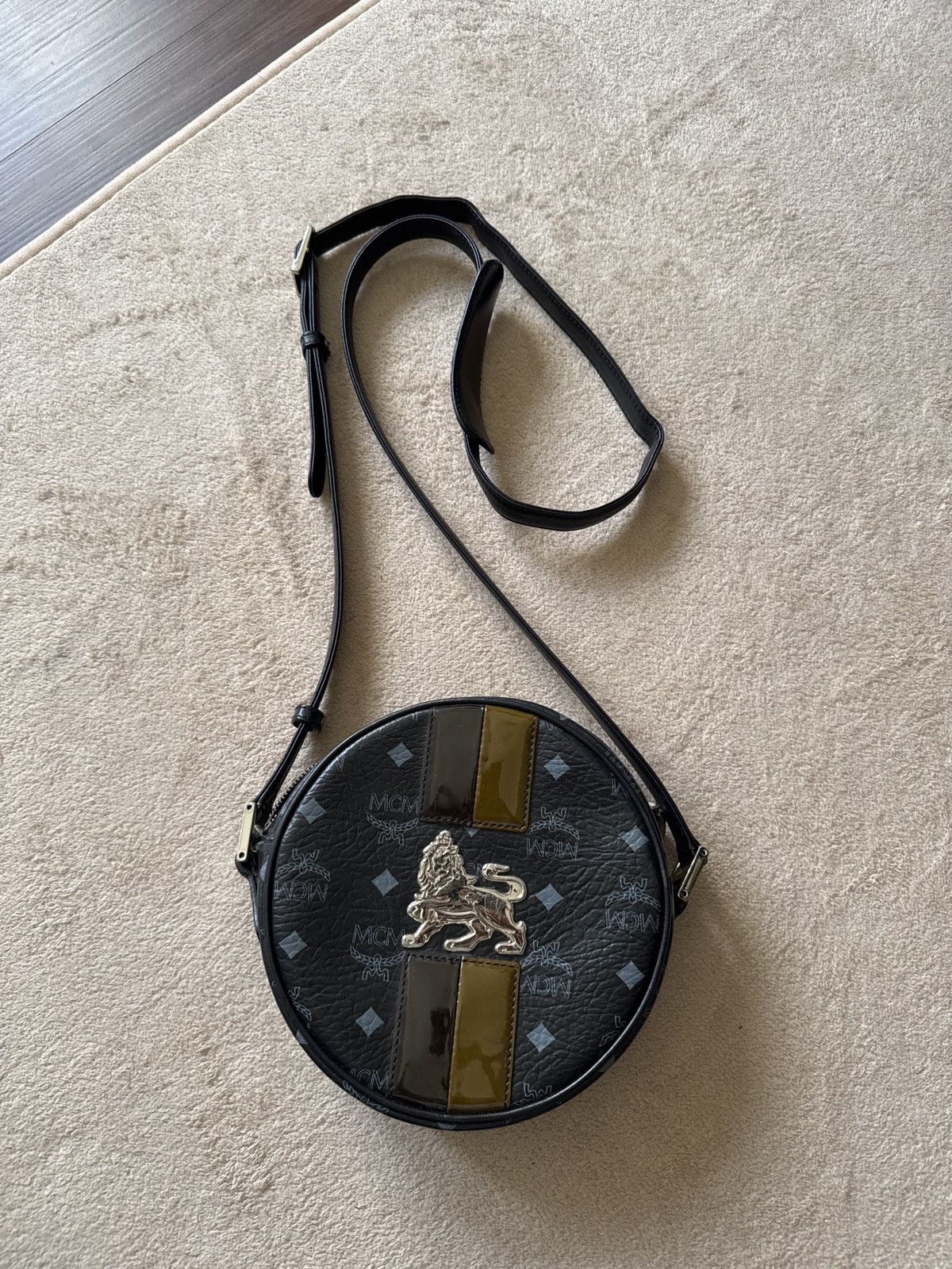 MCM Very Rare MCM round shoulder bag lion edition Size ONE SIZE - 1 Thumbnail