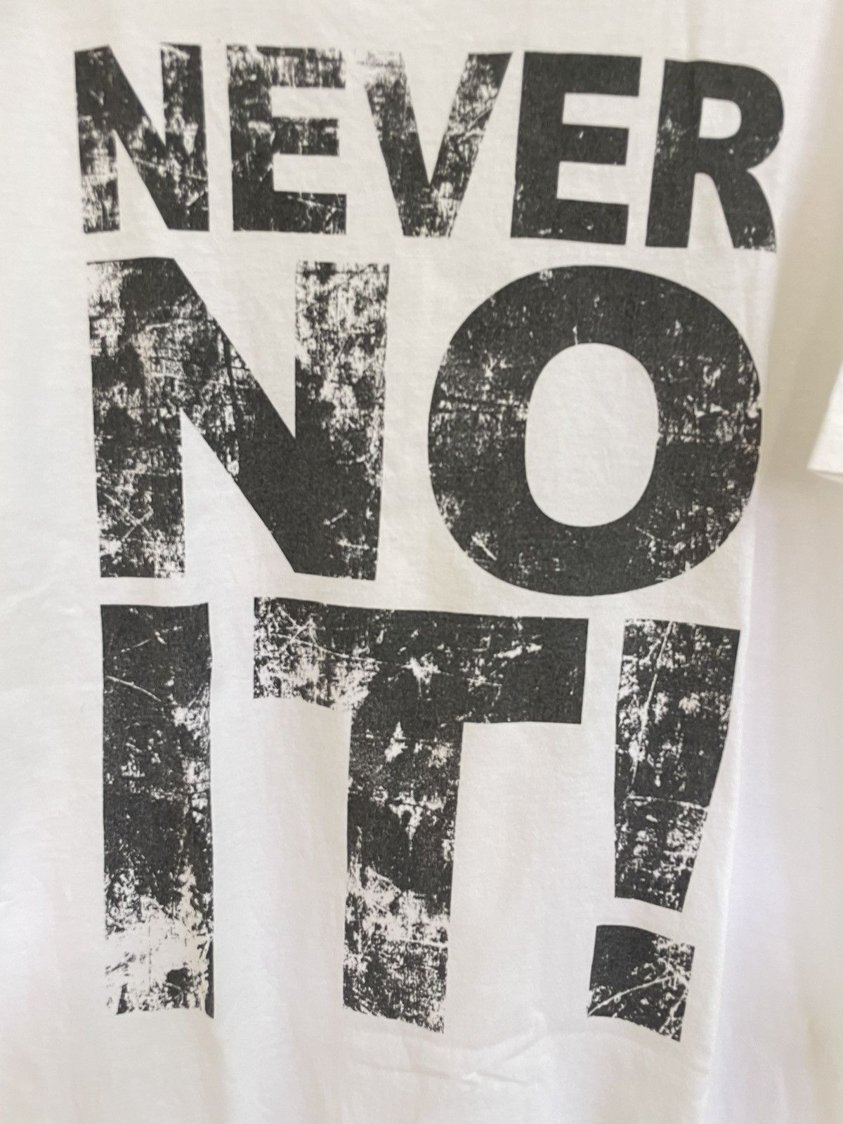 Vintage Vintage Y2K Never No It! Behind The Scene wording t shirt Size US L / EU 52-54 / 3 - 5 Thumbnail