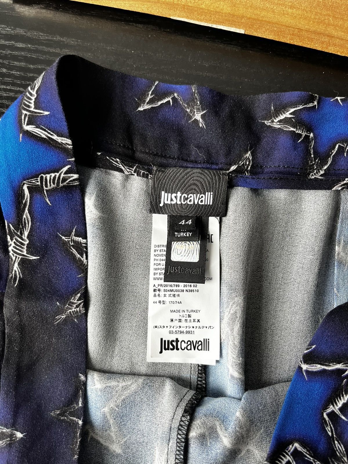 Just Cavalli × Roberto Cavalli Just Cavalli barbwire stars print shorts Size 30" / US 8 / IT 44 - 10 Thumbnail