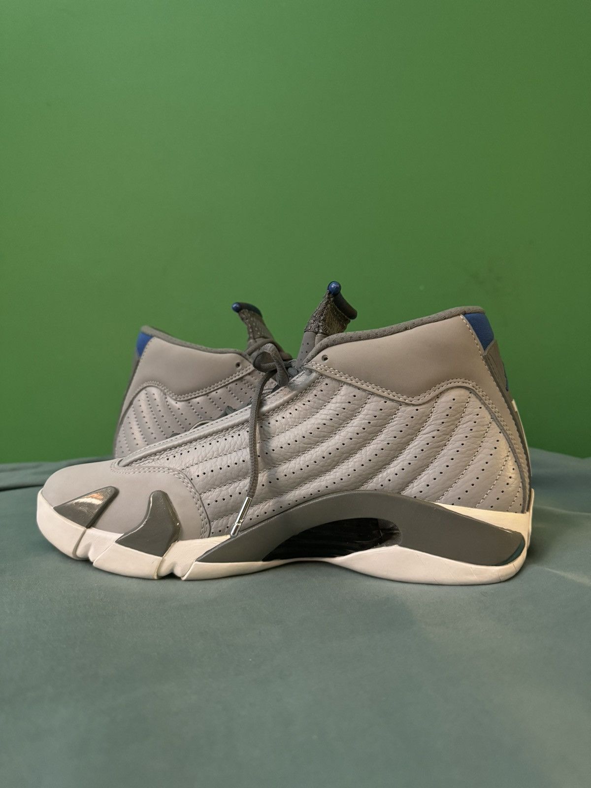 Jordan Brand Nike Air Jordan 14 Wolf Grey 2014 Size US 9.5 / EU 42-43 - 2 Thumbnail