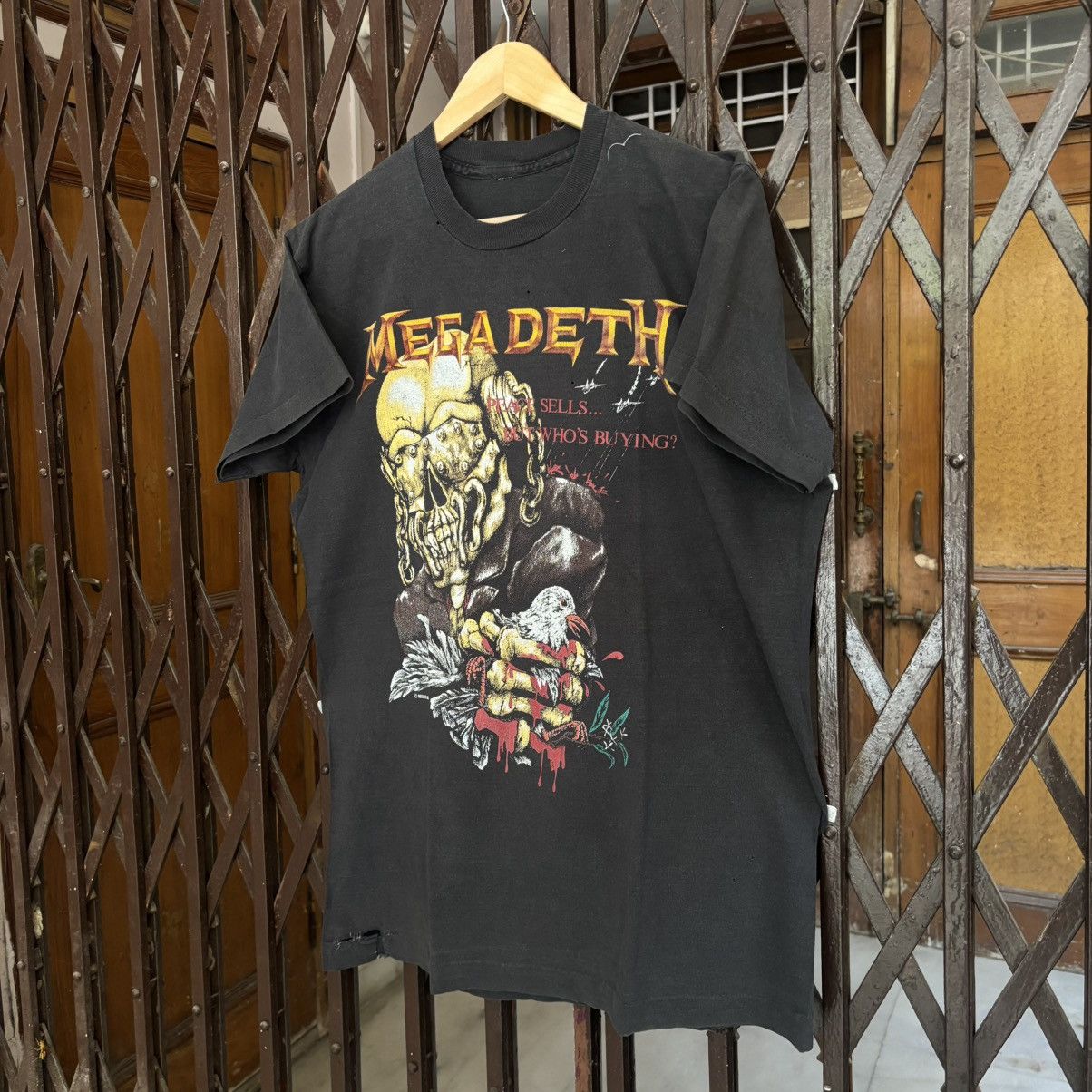 Band Tees Vintage Megadeth 1987 Peace Sells But Who Is Buying T shirt Size US L / EU 52-54 / 3 - 2 Thumbnail