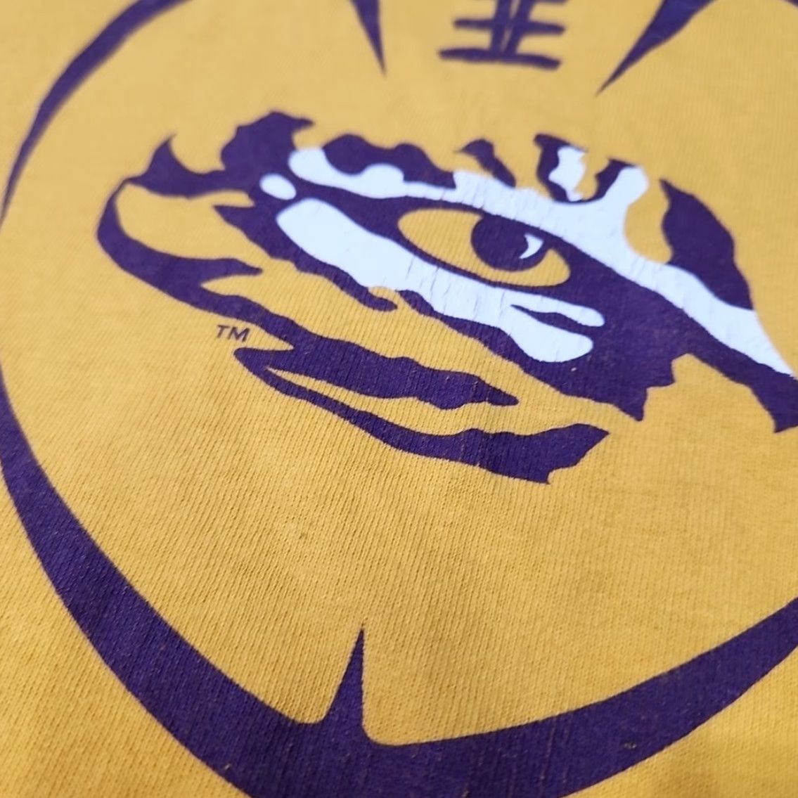 Nike VINTAGE LSU Eye Of Tiger T-Shirt Men 2XL Gold Core Logo Football Nike Patch Size US XXL / EU 58 / 5 - 3 Thumbnail