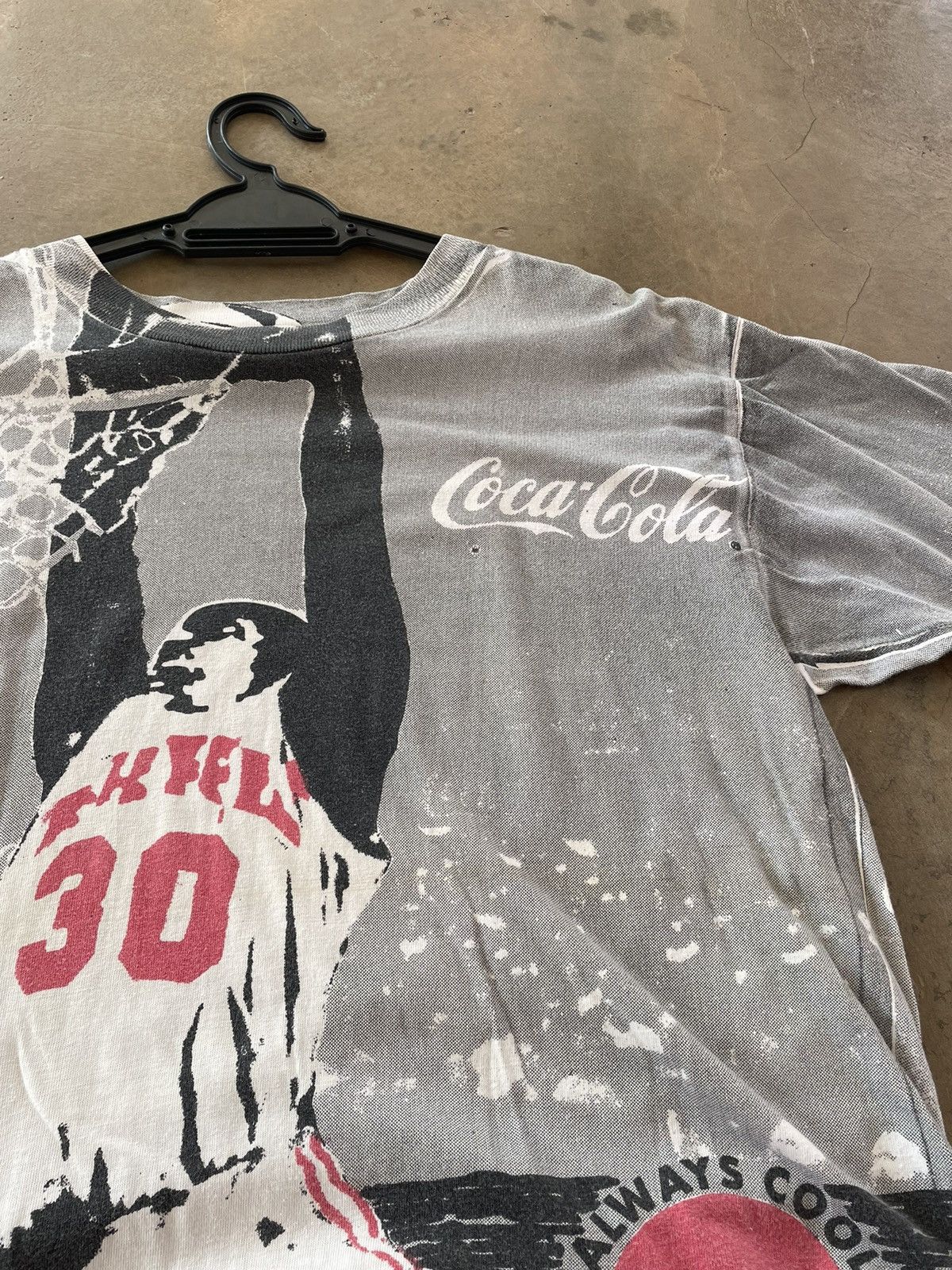 Coca Cola VINTAGE 1994 ALL OVER PRINT COCA COLA BASKETBALL TEE Size US M / EU 48-50 / 2 - 5 Thumbnail