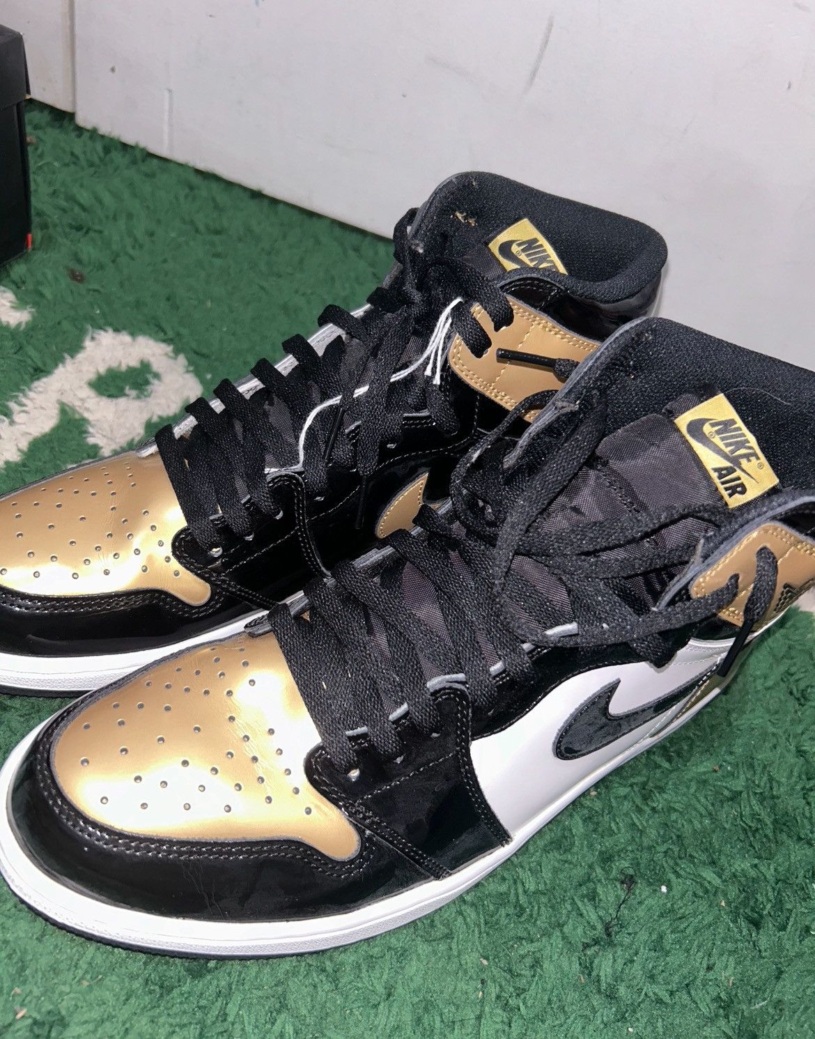 Jordan Brand Size 12 - Air Jordan 1 Retro OG NRG High Gold Toe Preowned Size US 12 / EU 45 - 6 Thumbnail