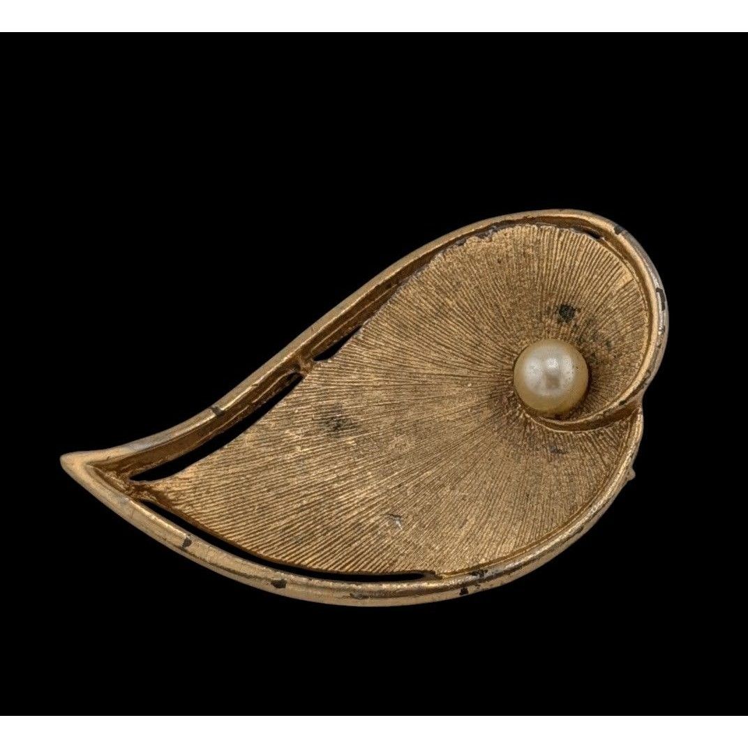 Other Vintage Gold Tone Textured Leaf Brooch With Faux Pearl Accen Size ONE SIZE - 1 Thumbnail