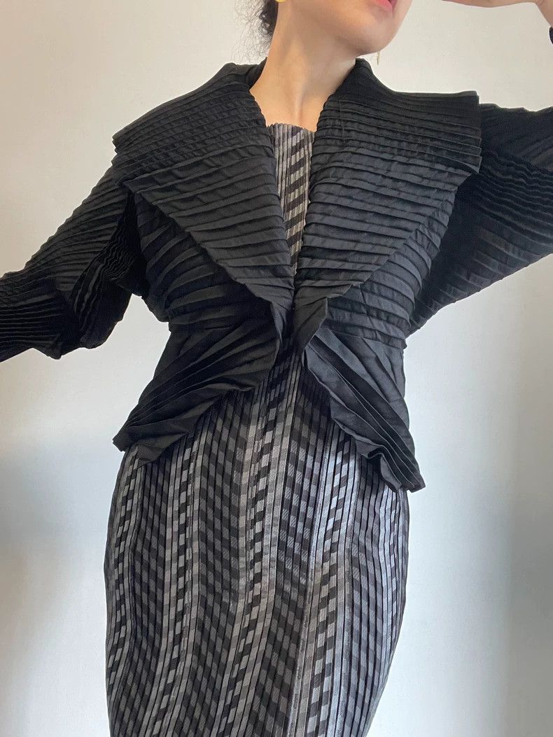 Issey Miyake Issey Miyake size:2 Black mainline transformable coat Size S / US 4 / IT 40 - 1 Thumbnail