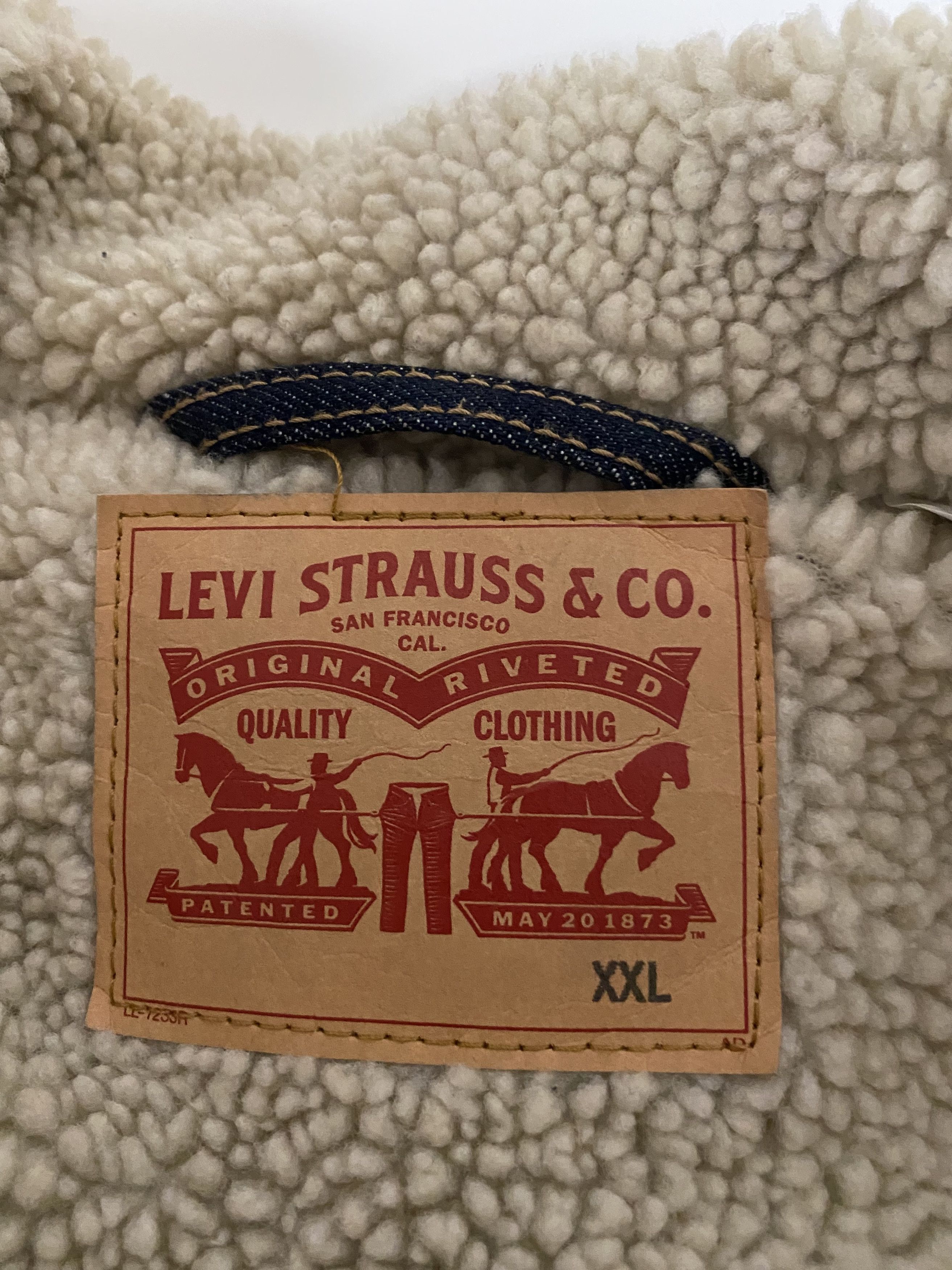 Levi's Levis Sherpa jacket dark wash denim Excel condition Size XXL Size US XXL / EU 58 / 5 - 6 Thumbnail
