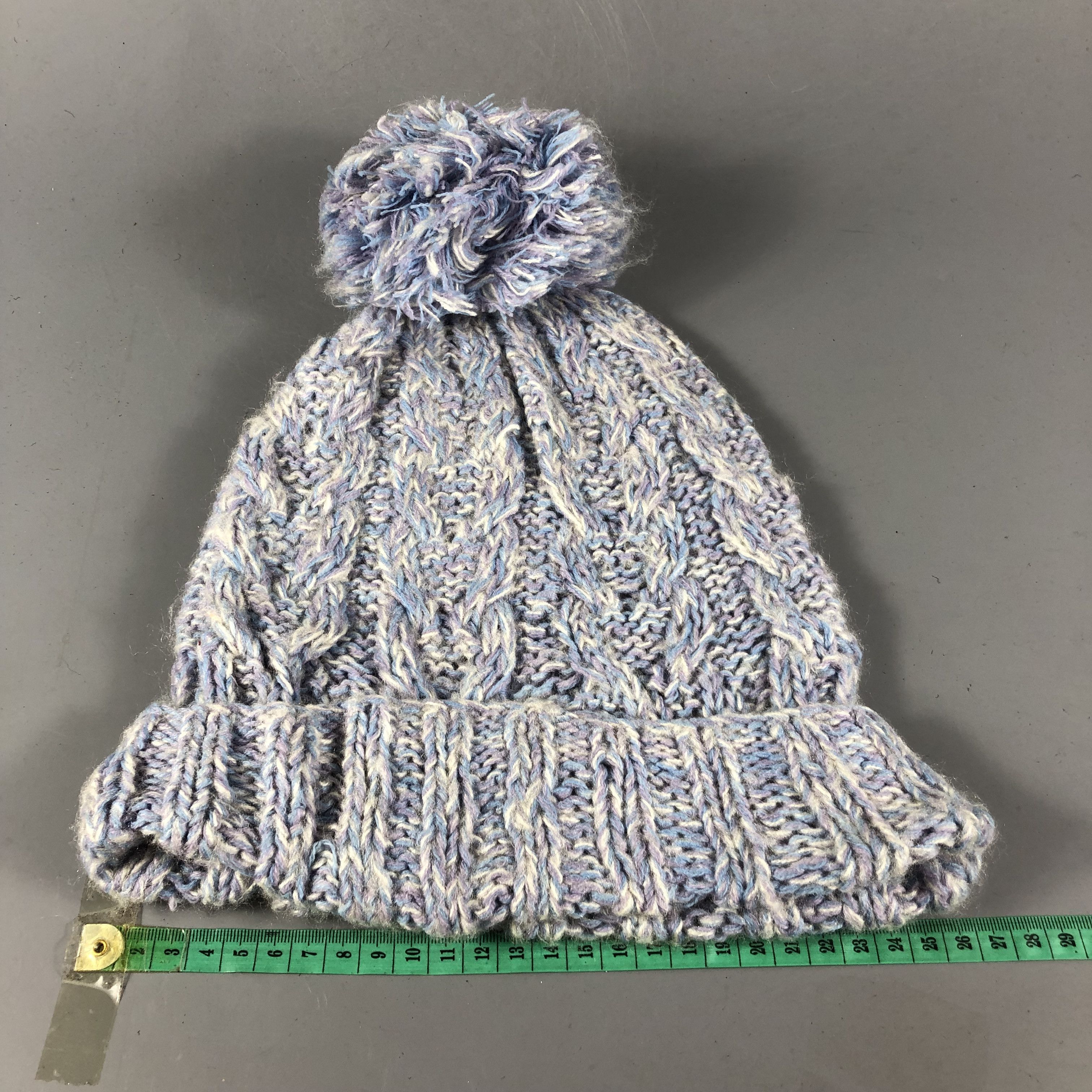 Vintage Unknown Cable Knit Bobble Ski Beanie Snowcap Snow Hat B812 Size ONE SIZE - 3 Thumbnail