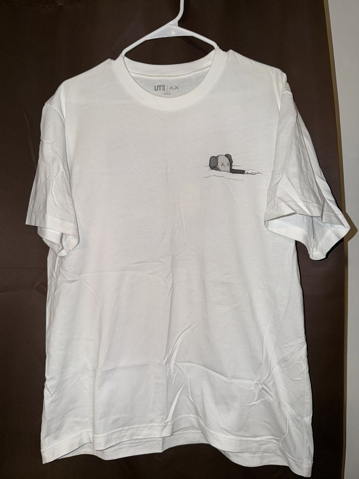 Kaws × Uniqlo KAWS x Uniqlo UT Short Sleeve Artbook Cover T-shirt Size US L / EU 52-54 / 3 - 2 Thumbnail