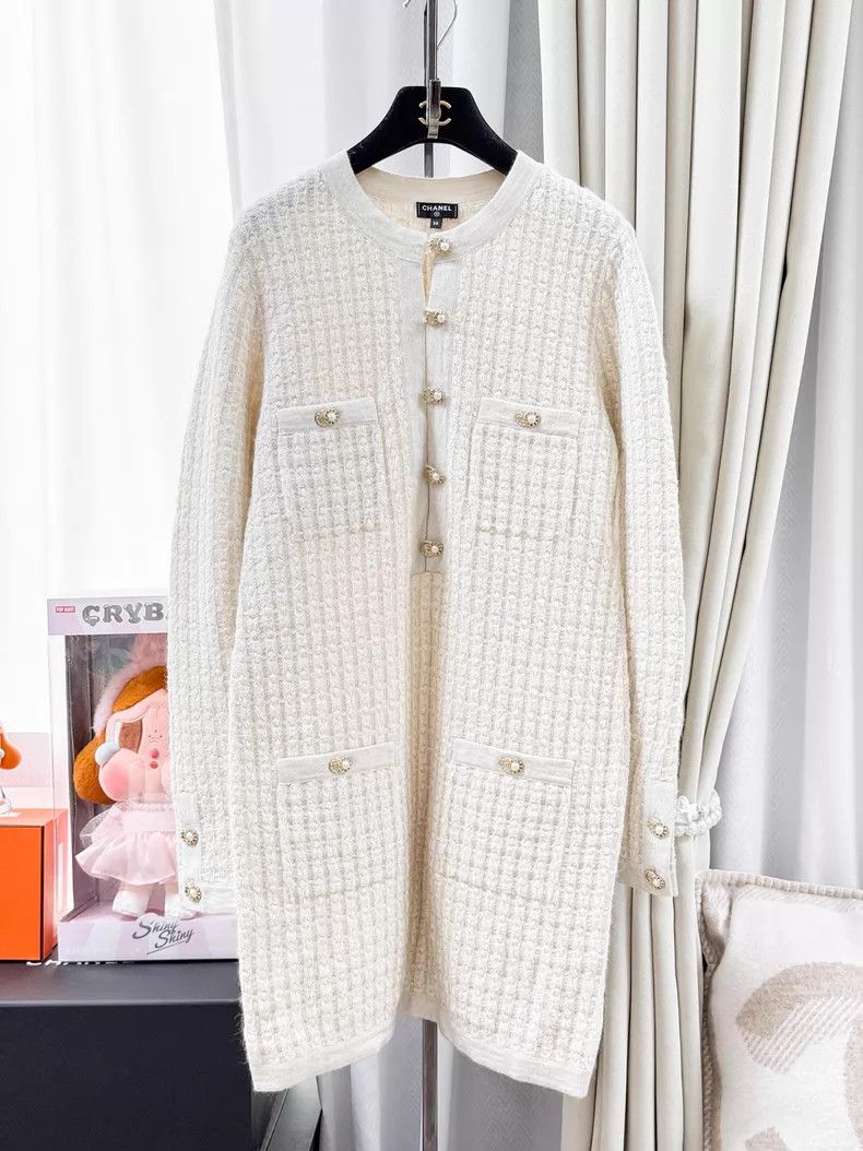 Chanel Chanel Knitted four-pocket pearl button long-sleeved knitt Size XS / US 0-2 / IT 36-38 - 1 Thumbnail