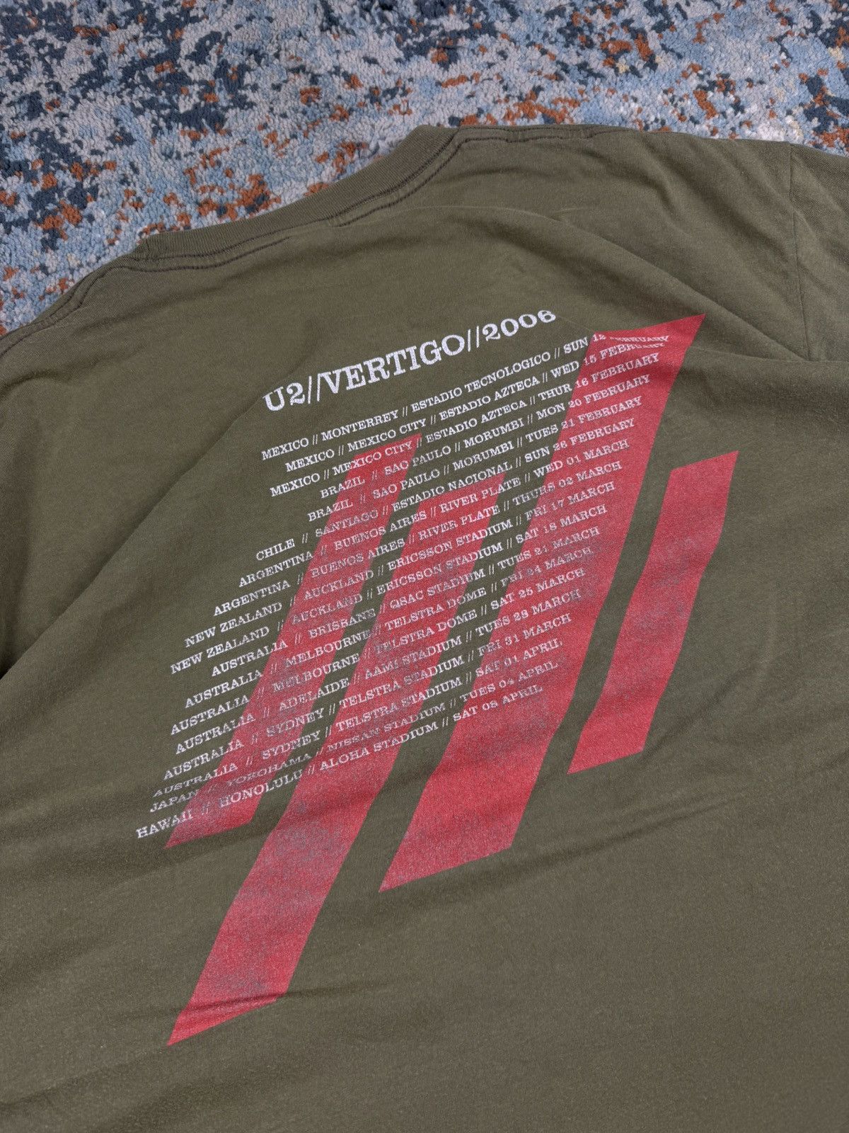 Band Tees Vintage 2006 U2 vertigo tour graphic tee Size US XL / EU 56 / 4 - 4 Thumbnail