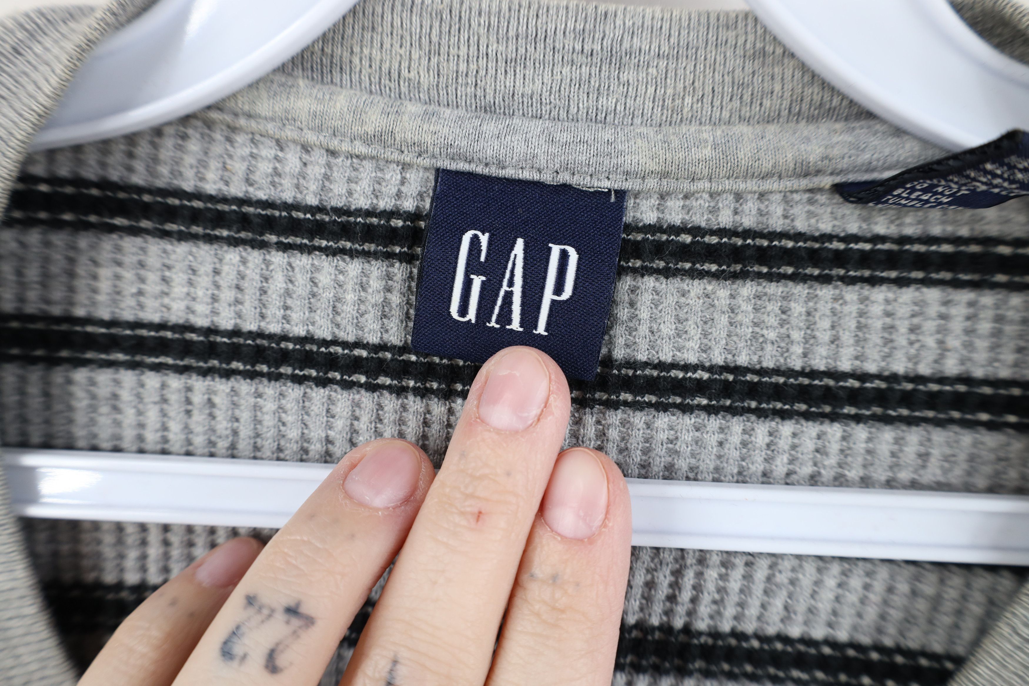 Gap Vintage 90s Gap Thermal Waffle Knit Long Sleeve T-Shirt Gray Size US XL / EU 56 / 4 - 4 Thumbnail