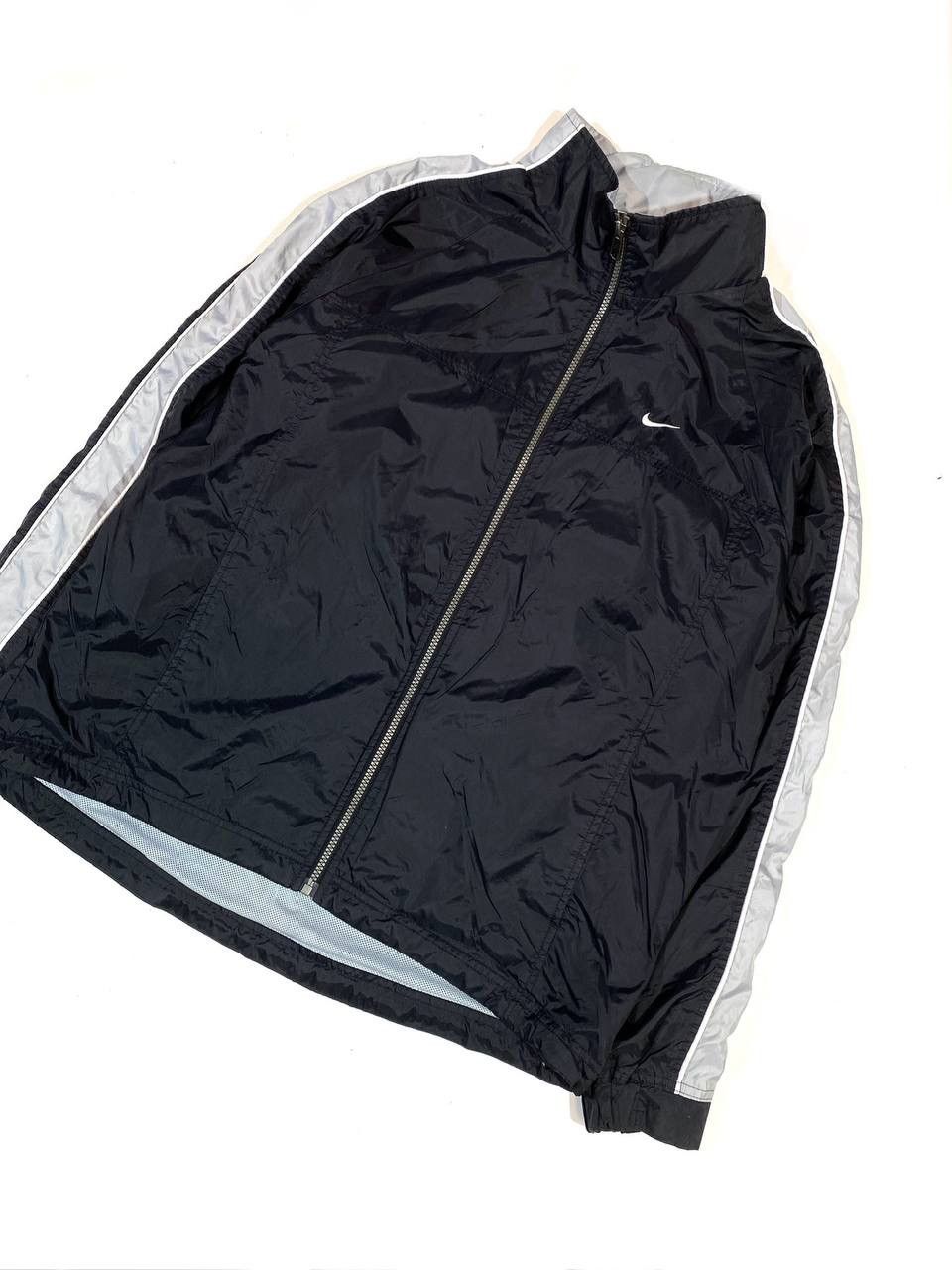 Nike × Vintage Vintage Y2K Nylon Windbreaker Nike Light Jacket Size US L / EU 52-54 / 3 - 2 Thumbnail