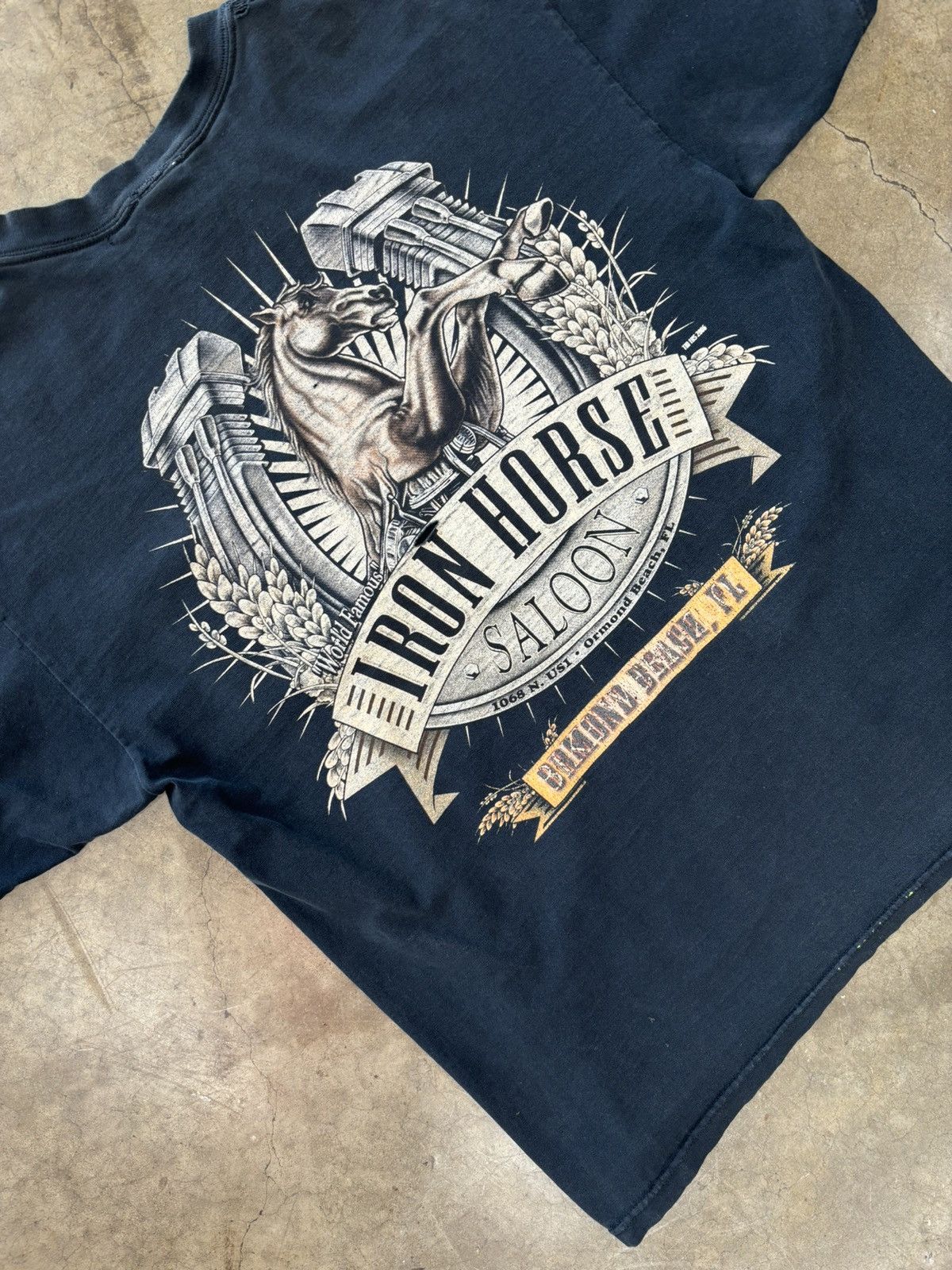 Vintage Vintage Iron Horse Horseshoe Pocket Tee Large Size US L / EU 52-54 / 3 - 4 Thumbnail