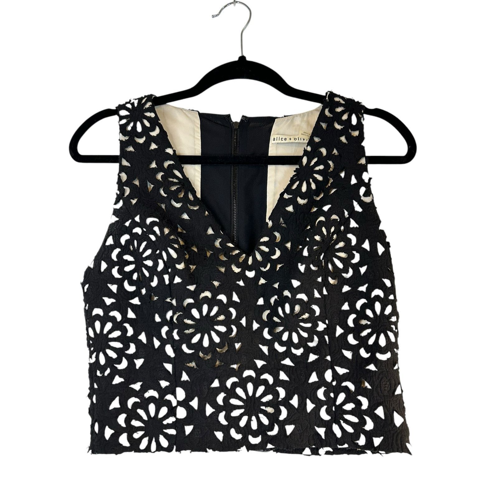 Alice + Olivia Alice + Olivia Black Floral Laser Cut Lyla Crop Top - Size 8 Size M / US 6-8 / IT 42-44 - 2 Thumbnail