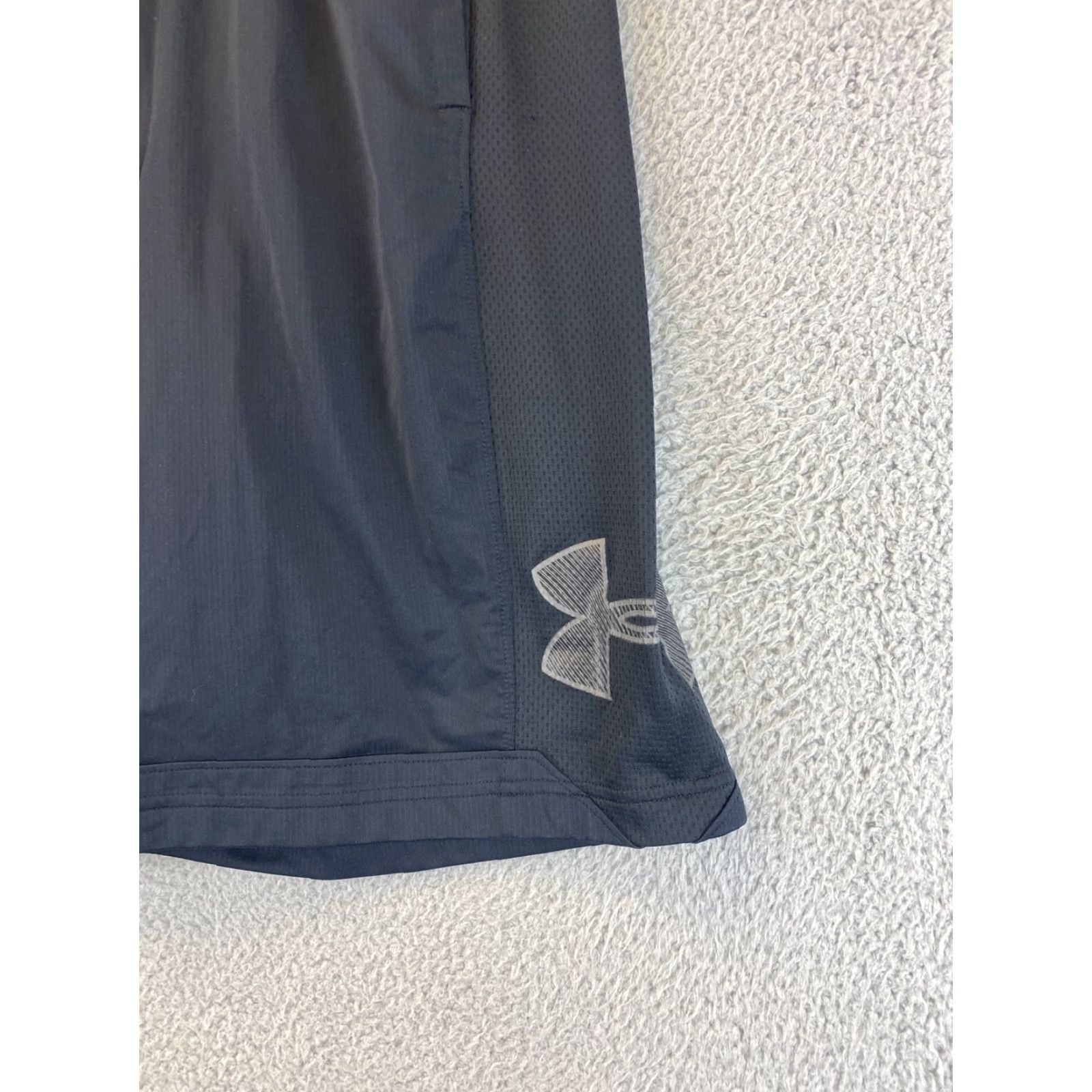 Under Armour Under Armour Men Loose Fit Dark Gray Shorts Size M Workout Basketball /62-5 Size US 31 - 2 Thumbnail