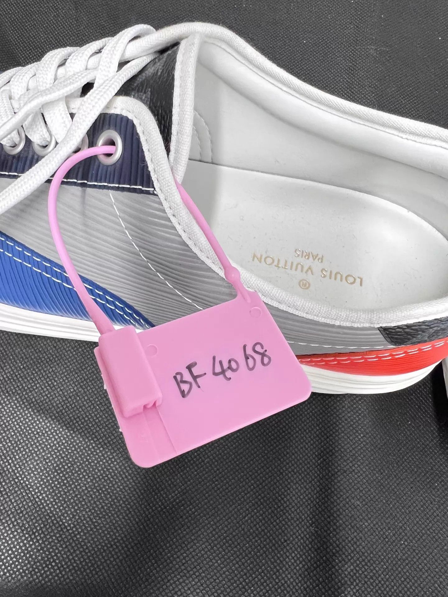 Louis Vuitton LV Gray-Blue Colorblocked Epi Sneaker UK7.5 MINT BF4068 Size US 8.5 / EU 41-42 - 9 Thumbnail