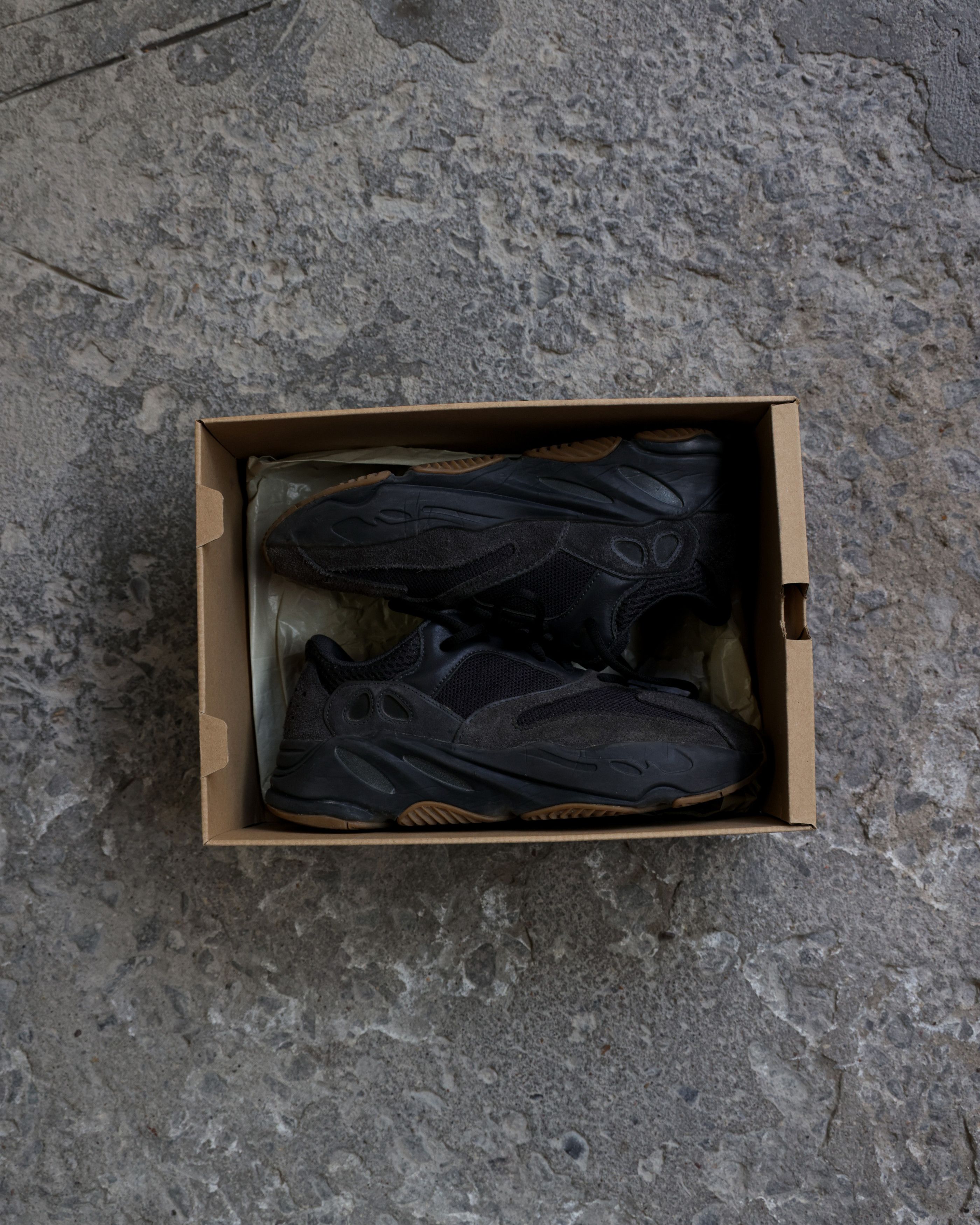 Yeezy Yeezy 700 Utility Black Size US 7.5 / EU 40-41 - 2 Thumbnail