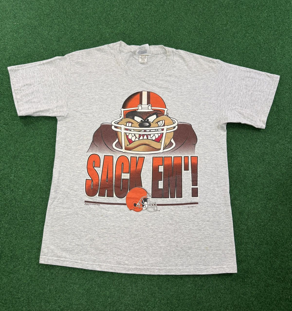 Nutmeg Vtg 90s Cleveland Browns Taz Looney Tunes SACK EM T Shirt Size US L / EU 52-54 / 3 - 1 Thumbnail
