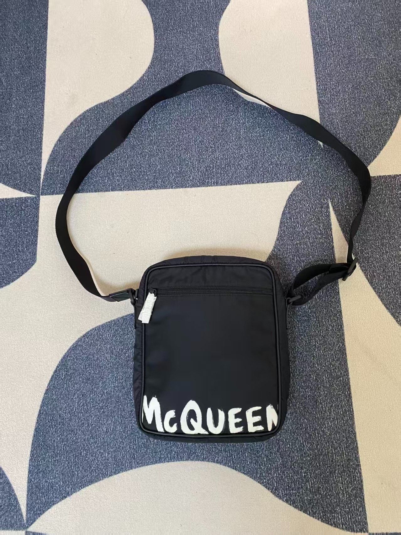 Alexander McQueen Alexander McQueen Graffiti Logo Shoulder Bag Size ONE SIZE - 1 Thumbnail