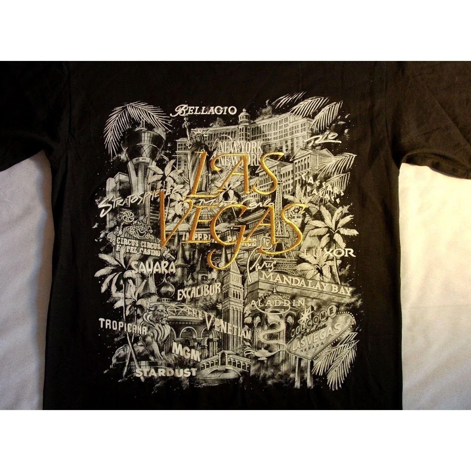 Gildan VINTAGE Las Vegas Casino T-Shirt Mens M Black Gildan Cotton Embroidered Logo Graphic Print Casino Theme 2000s USA Mens Size US M / EU 48-50 / 2 - 4 Thumbnail