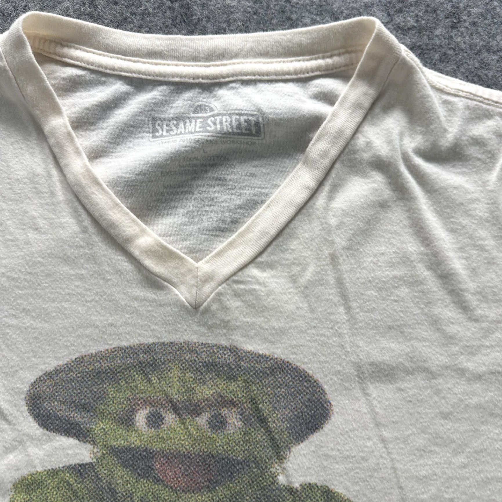 Other VINTAGE Shirt Mens Large Sesame Street Oscar The Grouch Trash Graphic Tee Size US L / EU 52-54 / 3 - 5 Thumbnail
