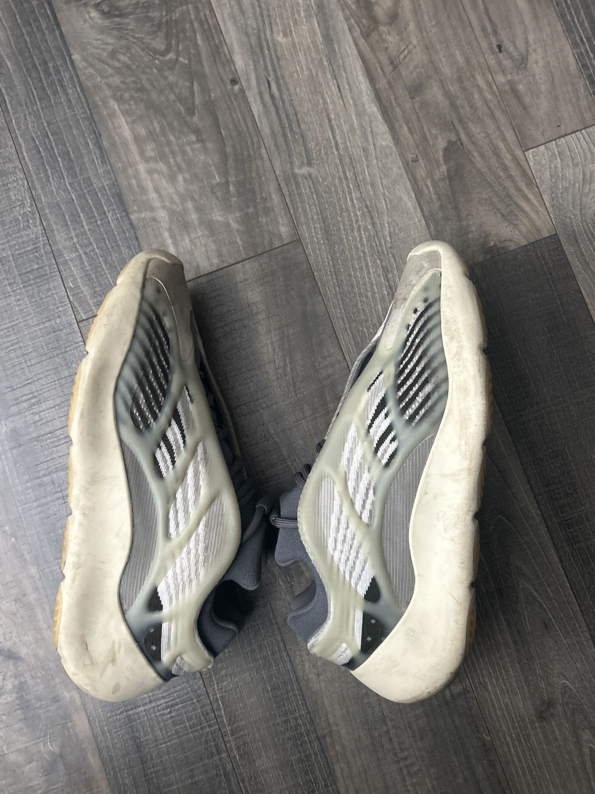 Adidas Yeezy 700 v3 Fade Salt 🧂 Size US 11 / EU 44 - 6 Thumbnail