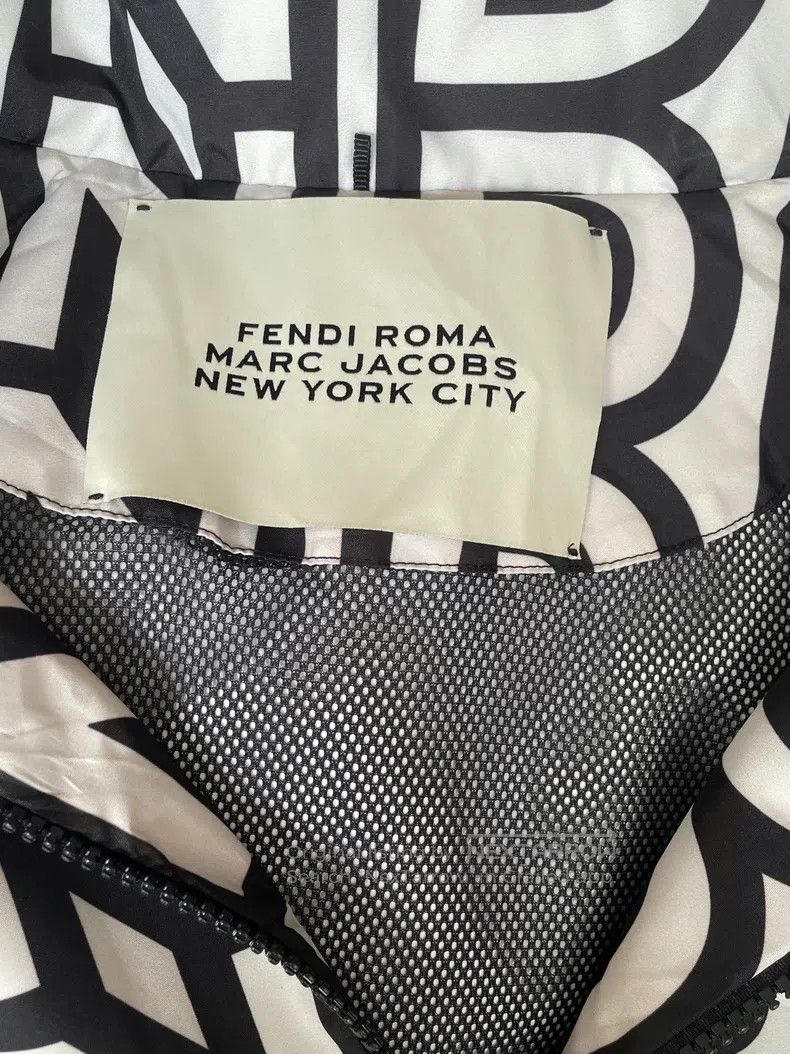 Fendi Fendi Full letter logo hooded lightweight jacket in black Size S / US 4 / IT 40 - 6 Thumbnail