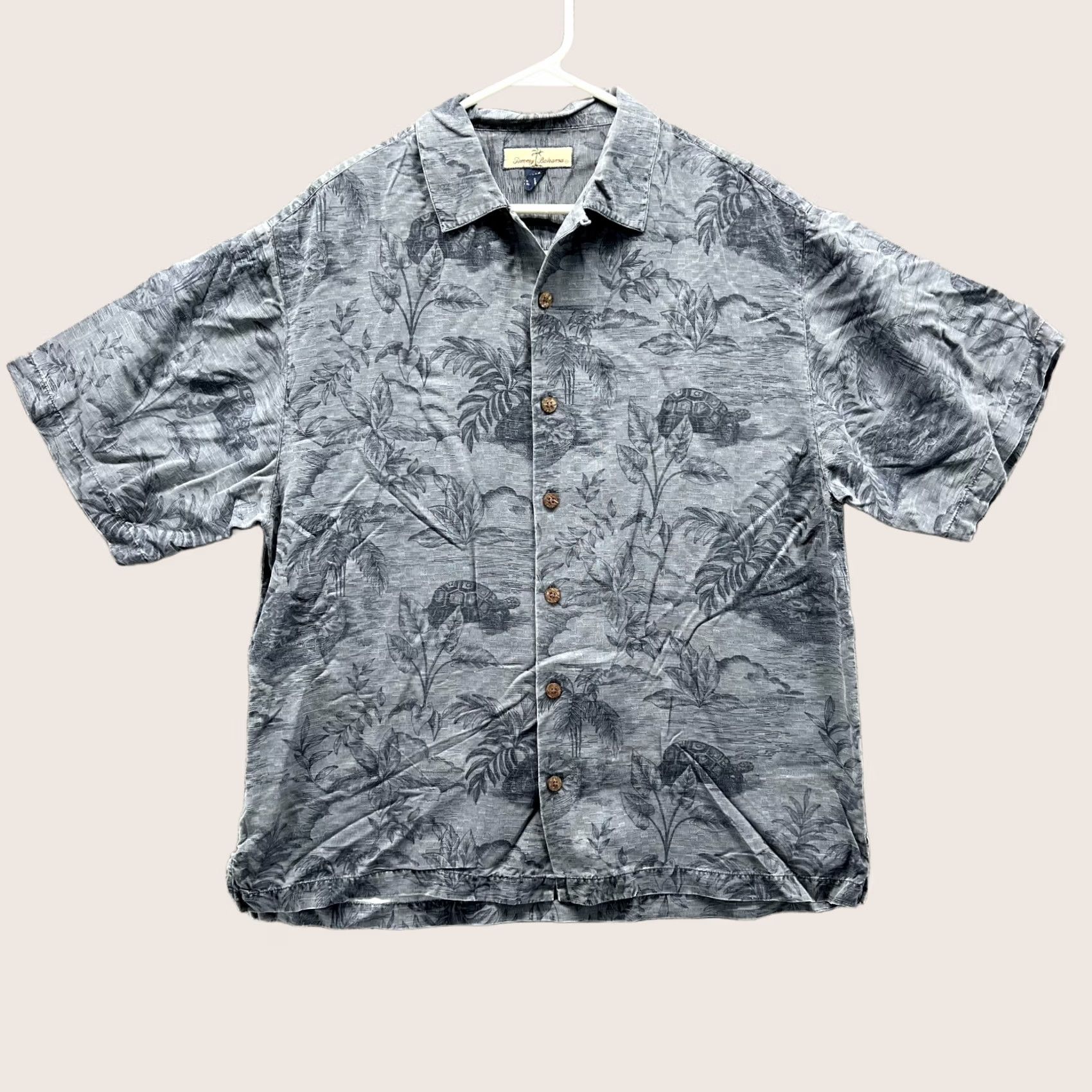 Tommy Bahama VINTAGE Tommy Bahama Shirt Men Medium Gray Button-Down Silk Hawaiian Turtle Print Floral Size US M / EU 48-50 / 2 - 1 Thumbnail