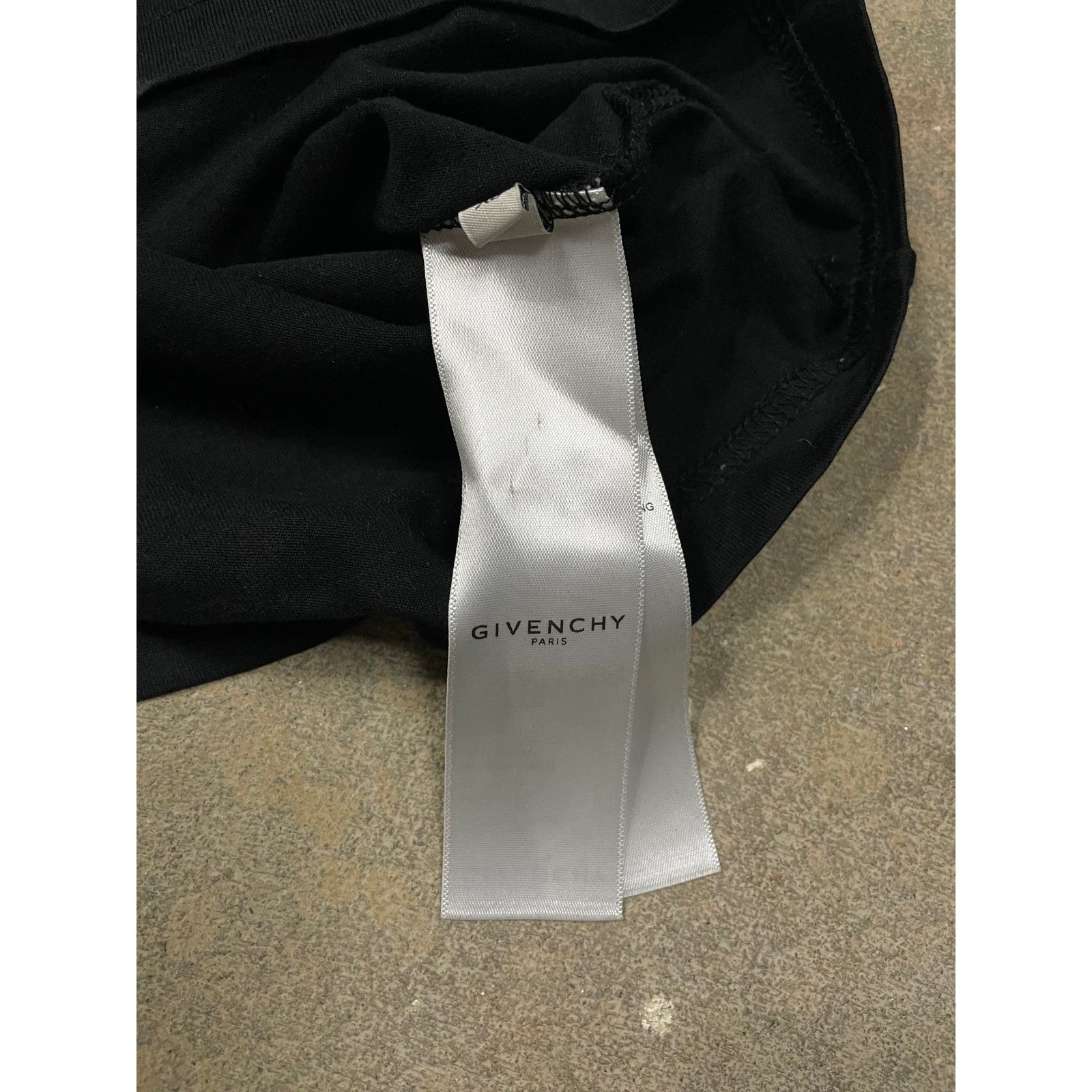 Givenchy Givenchy Car Tee XS Used Size US XS / EU 42 / 0 - 4 Thumbnail