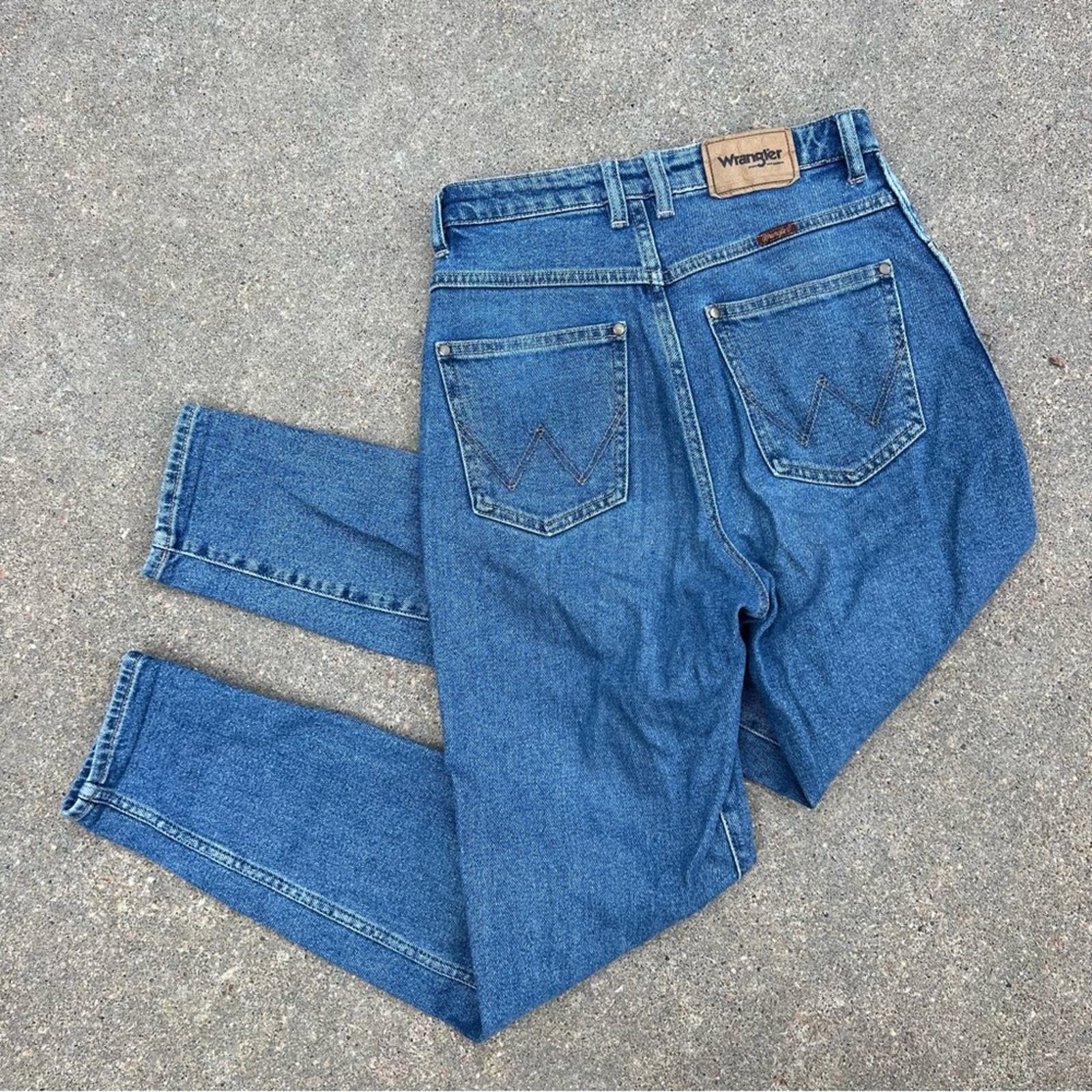 image of Wrangler Urban Outfitters Tyler High Rise Mom Jeans in Blue, Women's (Size 26)