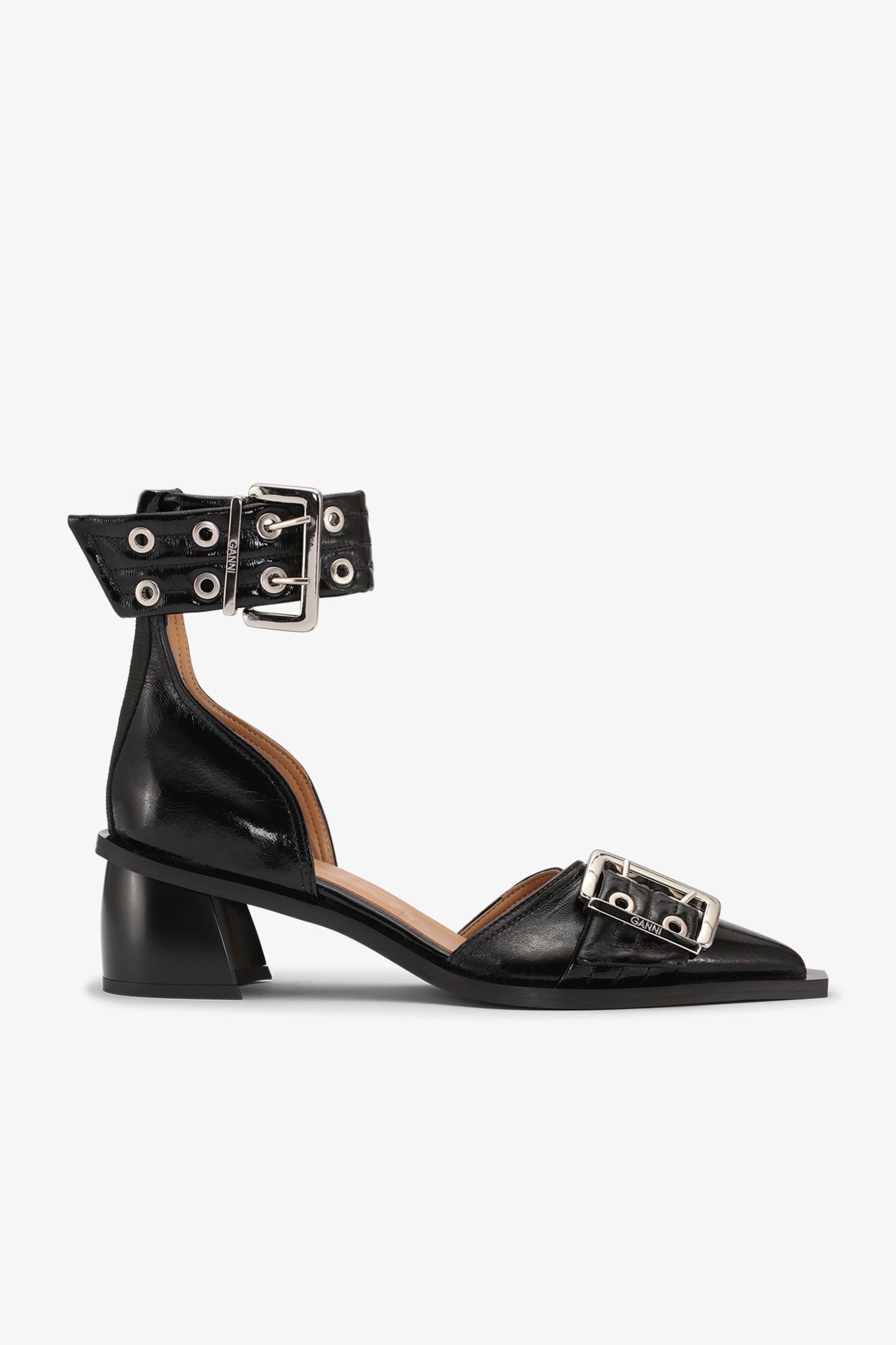 o1s22i1n0525 Strap Sandals in Black