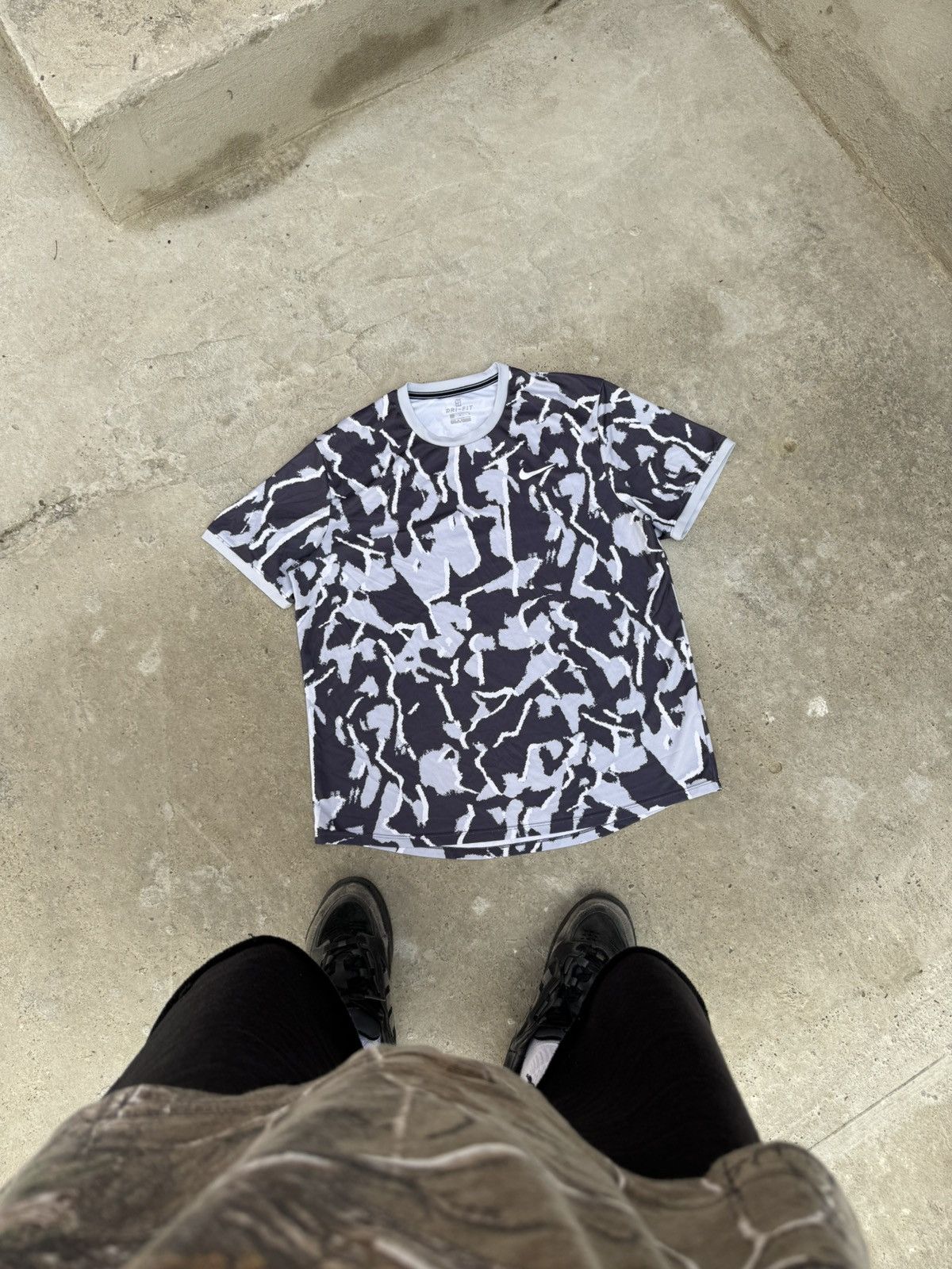 Nike RARE NIKE MULTILOGO CAMO T-SHIRT Size US L / EU 52-54 / 3 - 1 Thumbnail