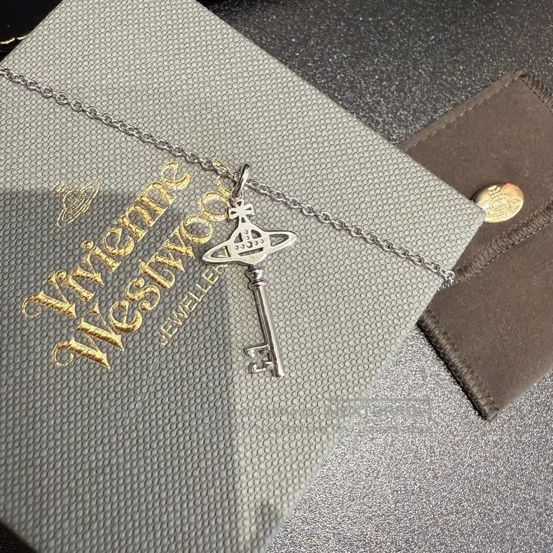 Vivienne Westwood Vivienne Westwood Saturn Key Bracelet Size ONE SIZE - 1 Thumbnail