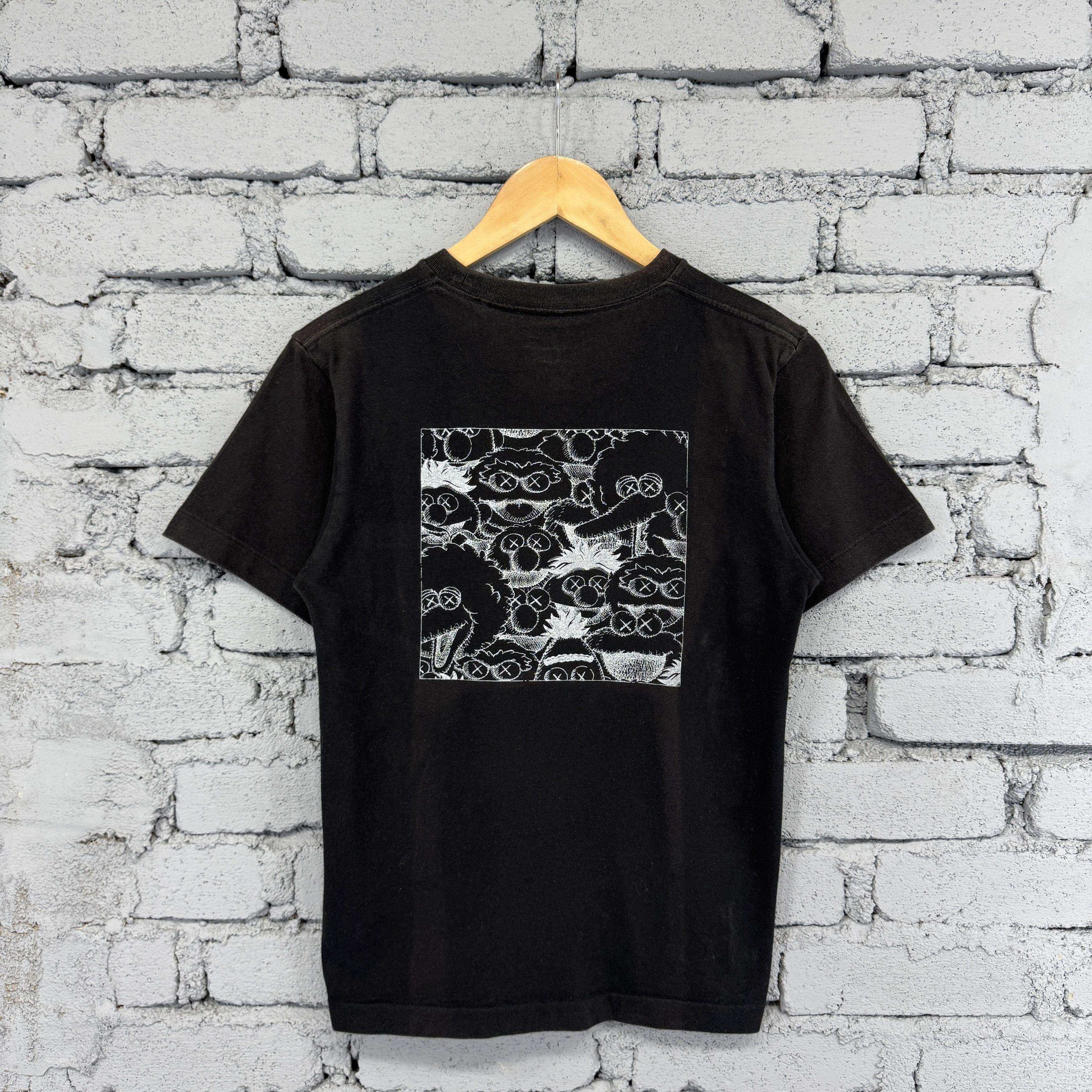 Kaws × Uniqlo Uniqlo Kaws Sesame Street Single Pocket Tshirt Size US XS / EU 42 / 0 - 1 Thumbnail