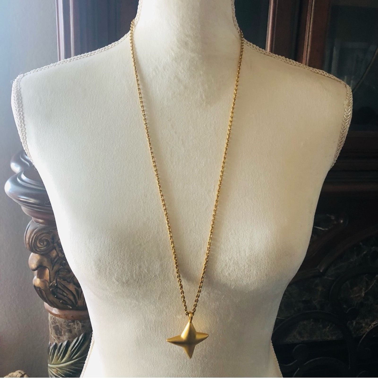 Jewelry Liz Claiborne matte gold 4 point star pendant necklace Size ONE SIZE - 2 Thumbnail