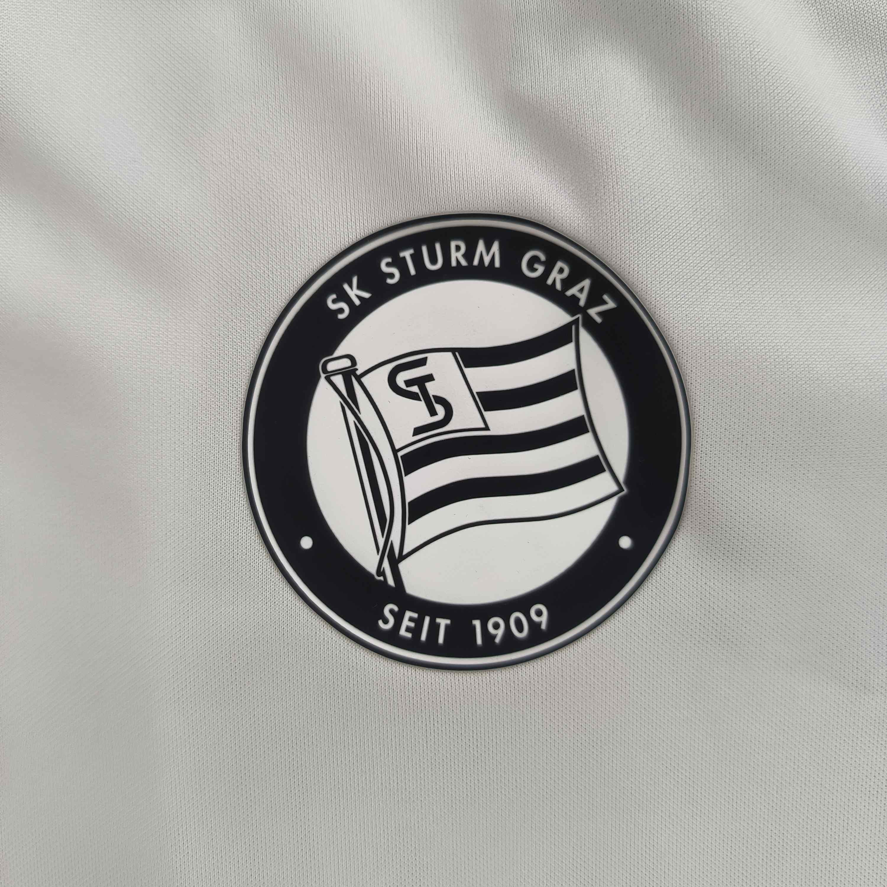 Nike Sturm Graz 21-22 Nike training football jersey shirt size L Size US L / EU 52-54 / 3 - 3 Thumbnail