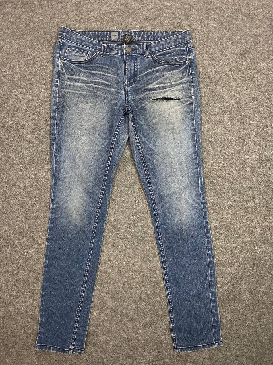 mossimo premium distressed denim nice design