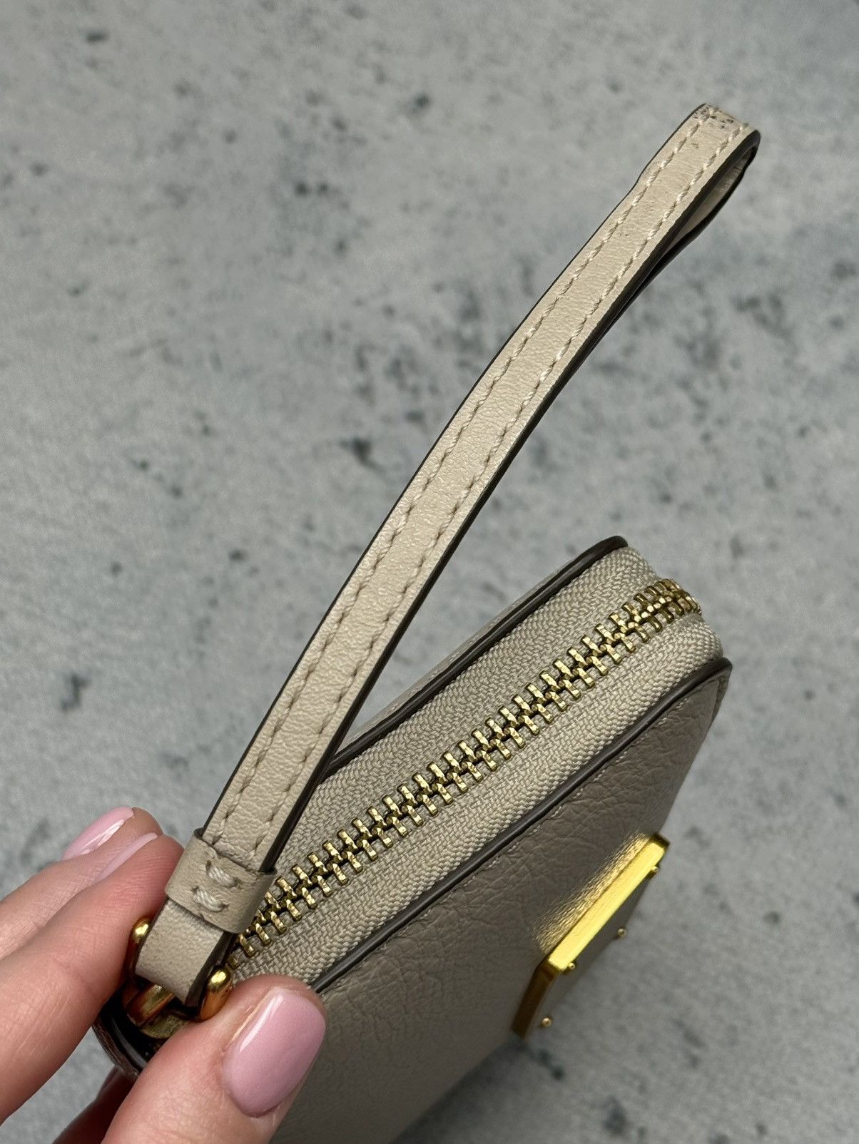 Marc by Marc Jacobs Vintage Marc by Marc Jacobs Beige Zip Around Wallet Rare Size ONE SIZE - 13 Thumbnail