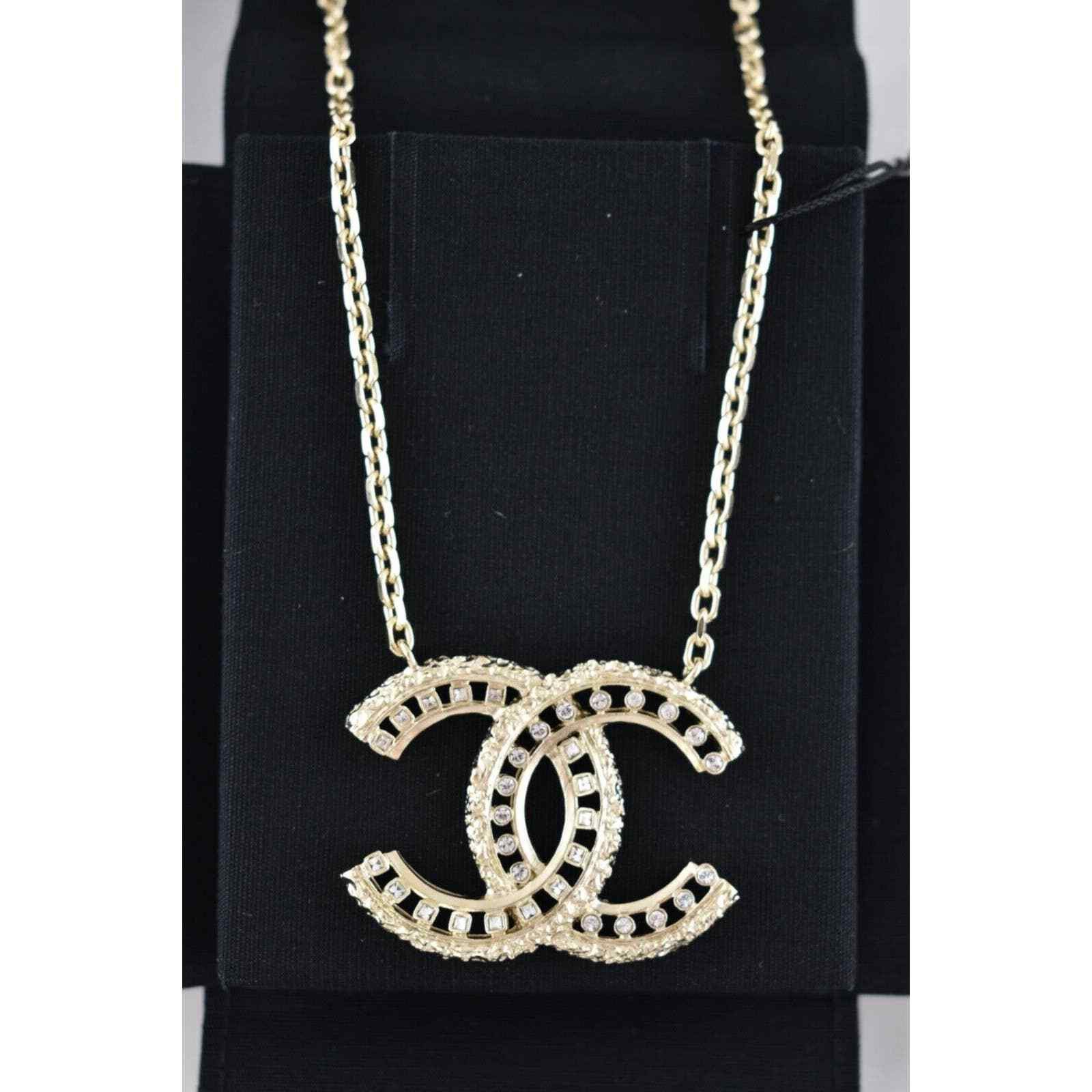 Chanel Chanel 22C Gold Metal Crystal Cuban Pendant Necklace Size ONE SIZE - 10 Thumbnail