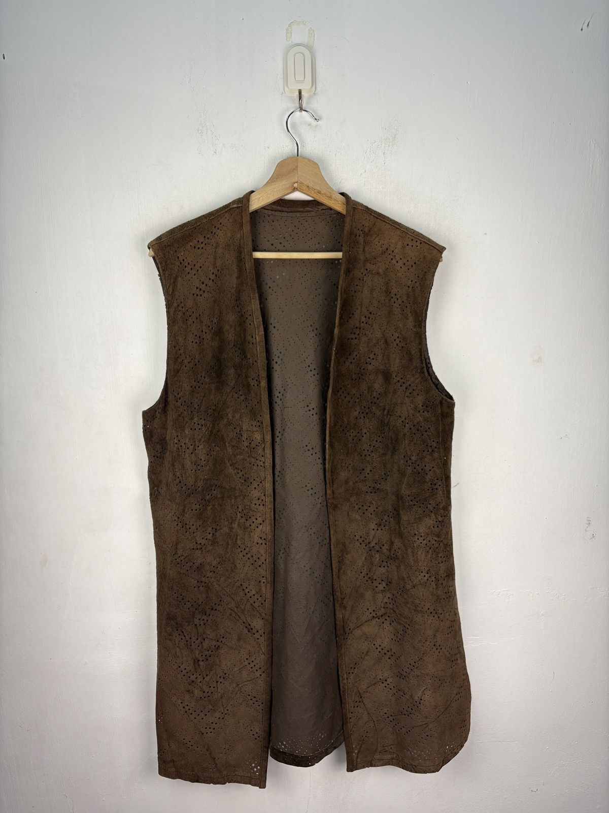 Japanese Brand Vintage Sleeveless Cardigan Suede Leather Outerwear Size US M / EU 48-50 / 2 - 1 Thumbnail