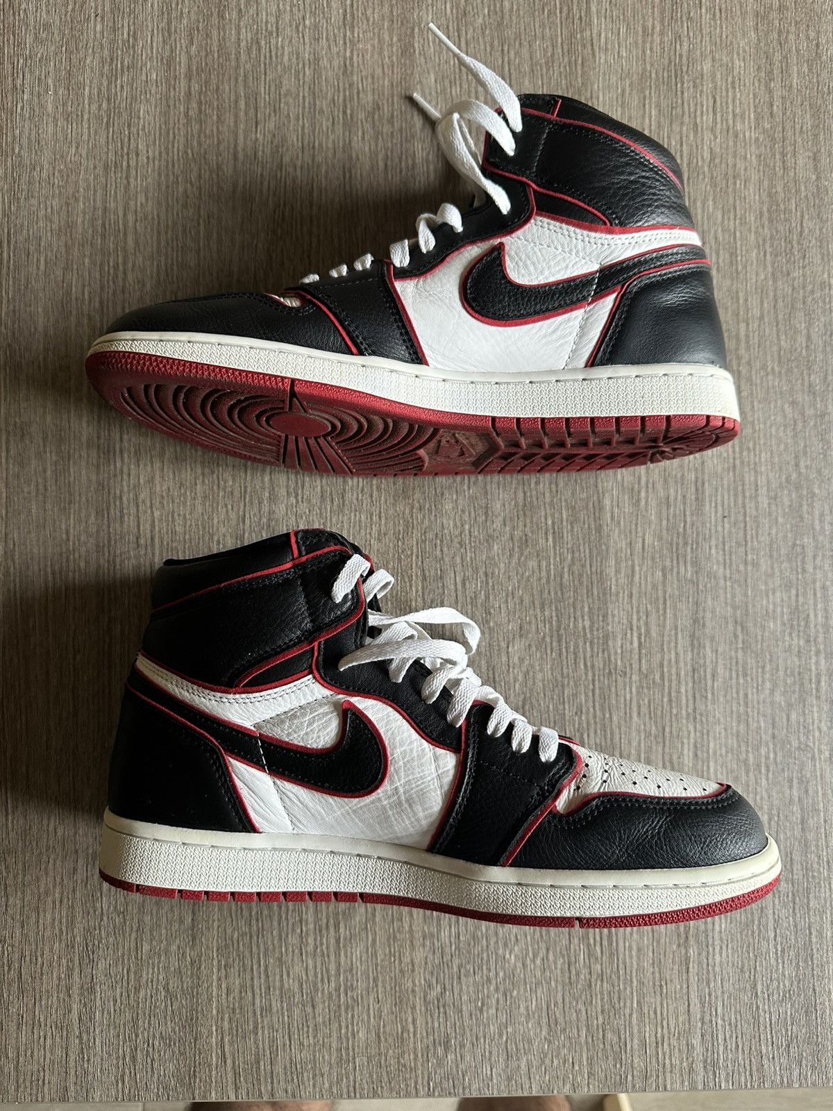 Jordan Brand Jordan 1 High Bloodline Size US 10.5 / EU 43-44 - 2 Thumbnail