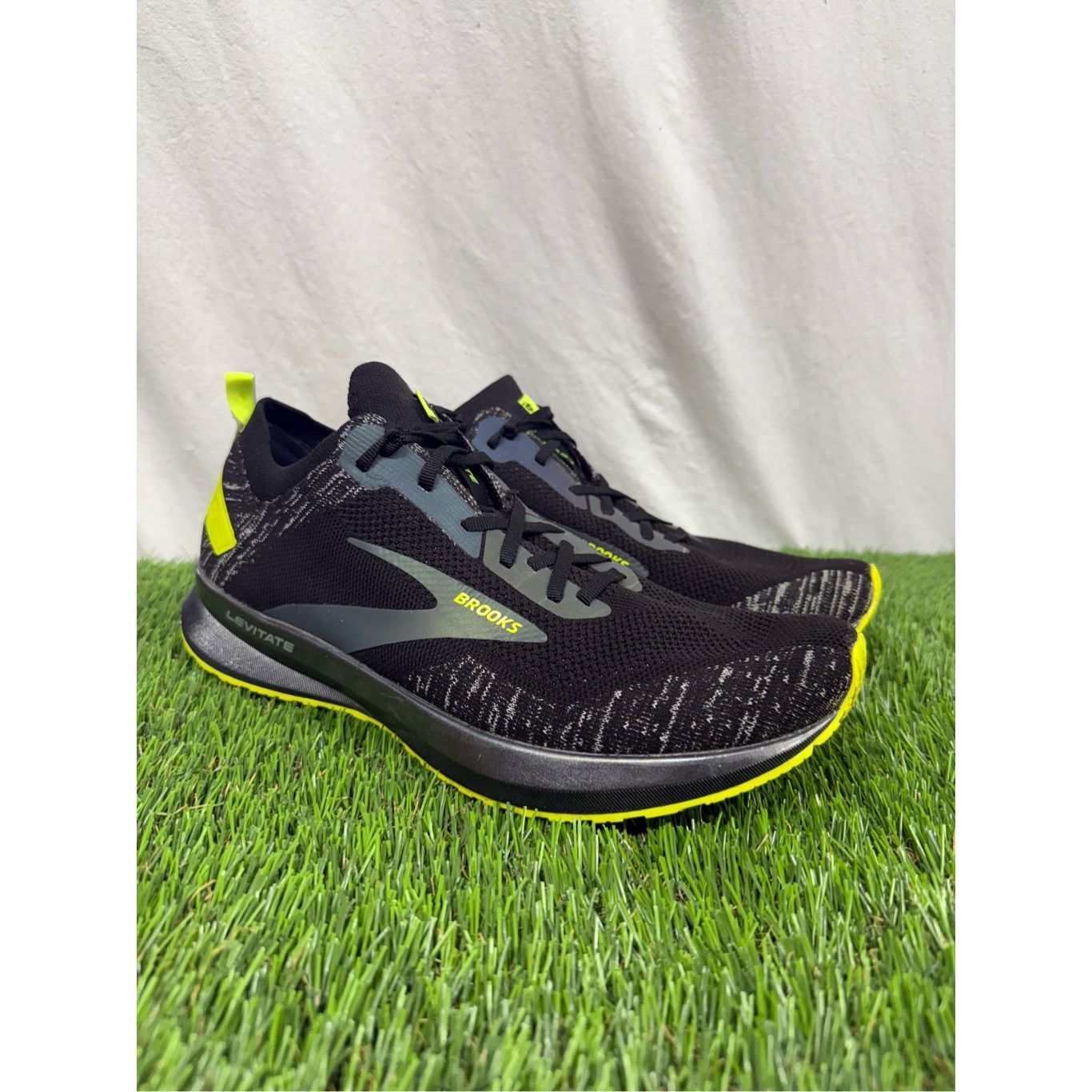 Brooks Size 12 Medium D Brooks Mens Levitate 4 Running Shoe Black~N Size US 12 / EU 45 - 1 Thumbnail
