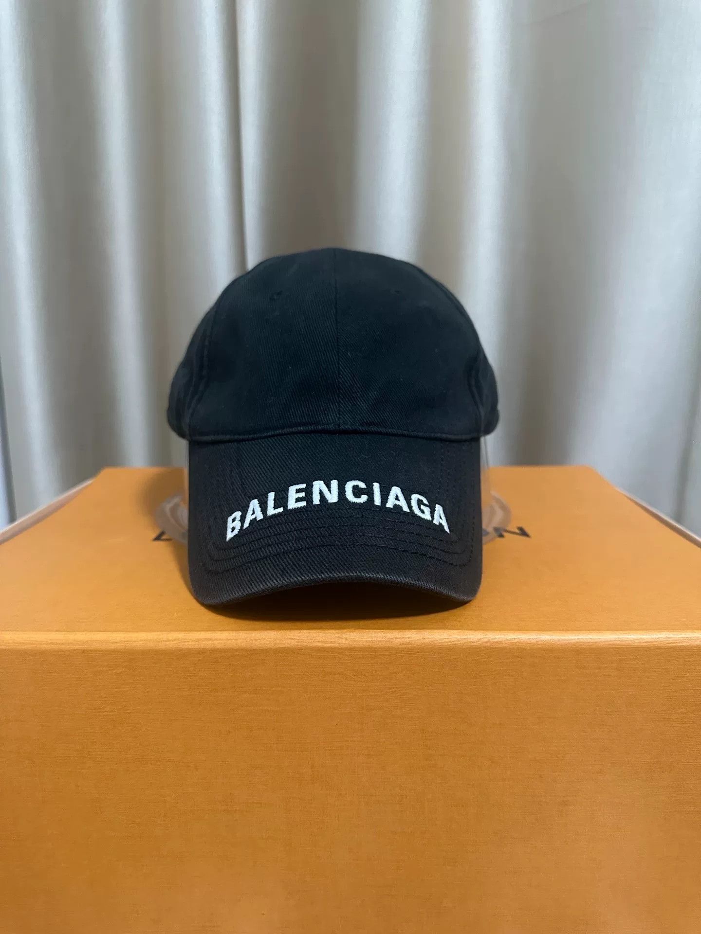 Balenciaga Balenciaga Logo Embroidered Black Baseball Cap Size ONE SIZE - 1 Thumbnail