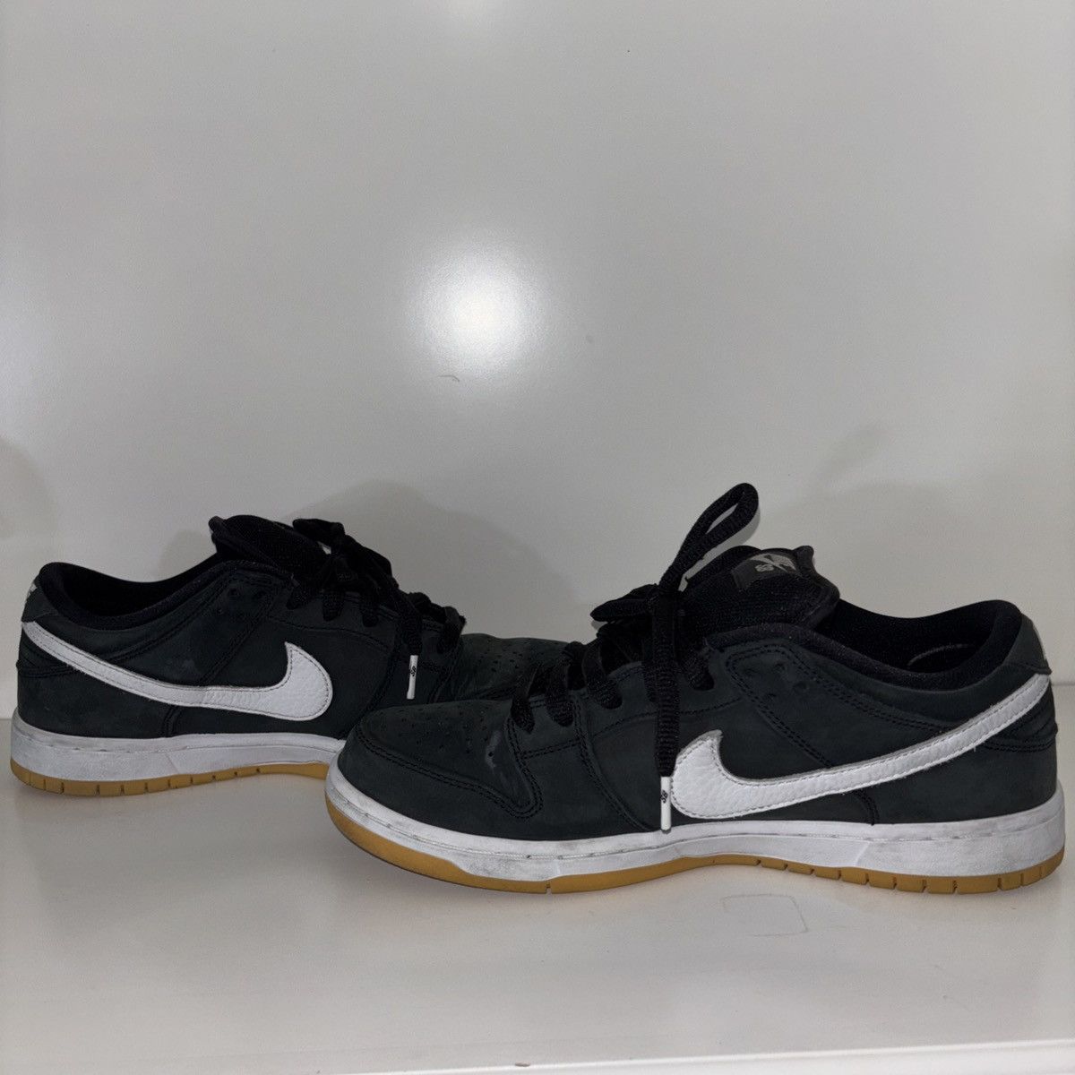 Nike SB Nike SB Dunk low black gum sz 9.5 Size US 9.5 / EU 42-43 - 2 Thumbnail