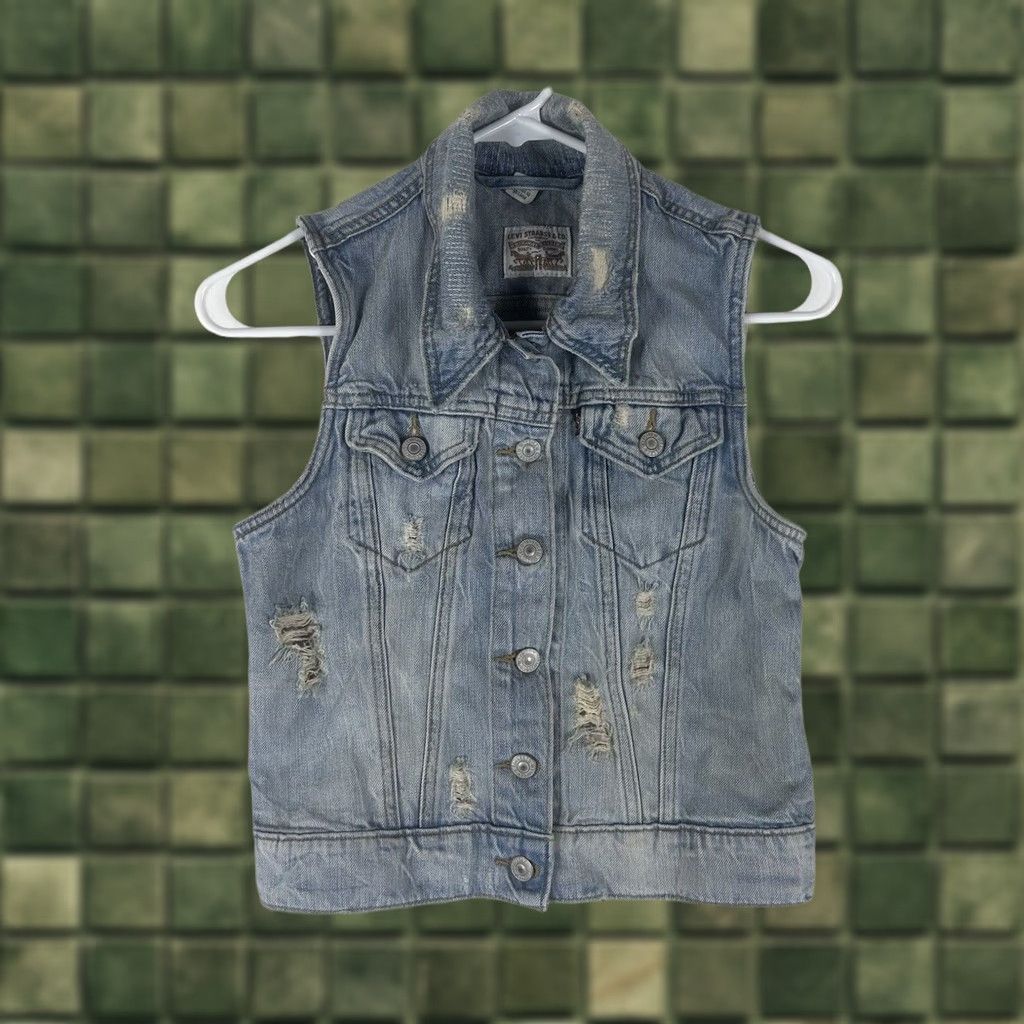 Levi's VINTAGE Levi's Trucker Vest Women XS Blue Distressed Button-Up 90s Cowboy Hipster Retro Rock Jacket/Coat Short Sleeveless Mens? Size XS / US 0-2 / IT 36-38 - 1 Thumbnail